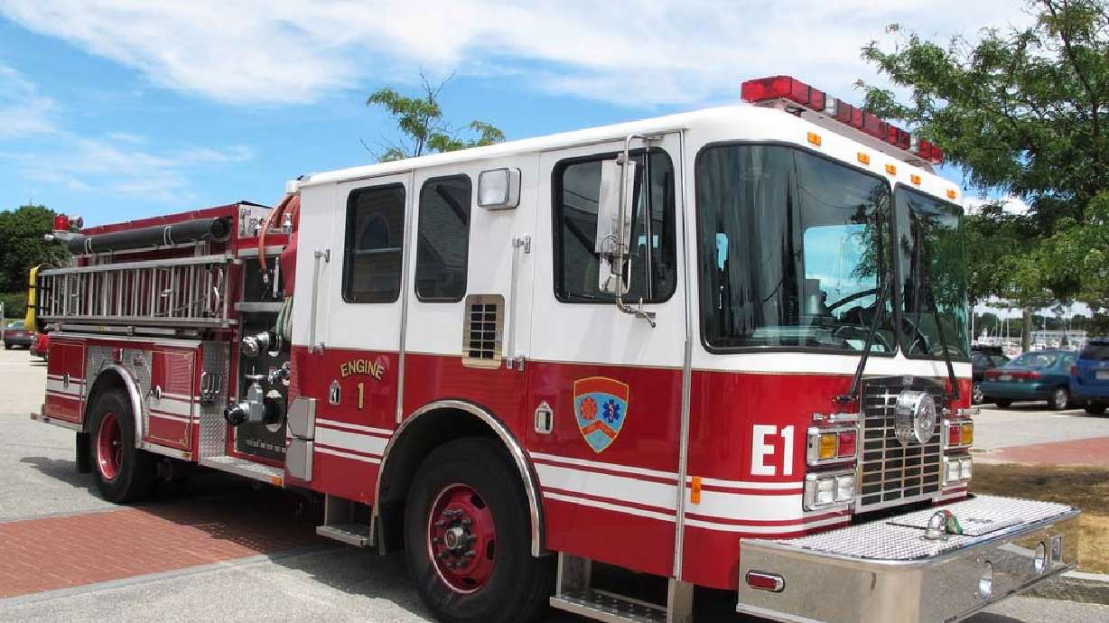 Sandy homeowners safely evacuated when neighbors warned them of fire