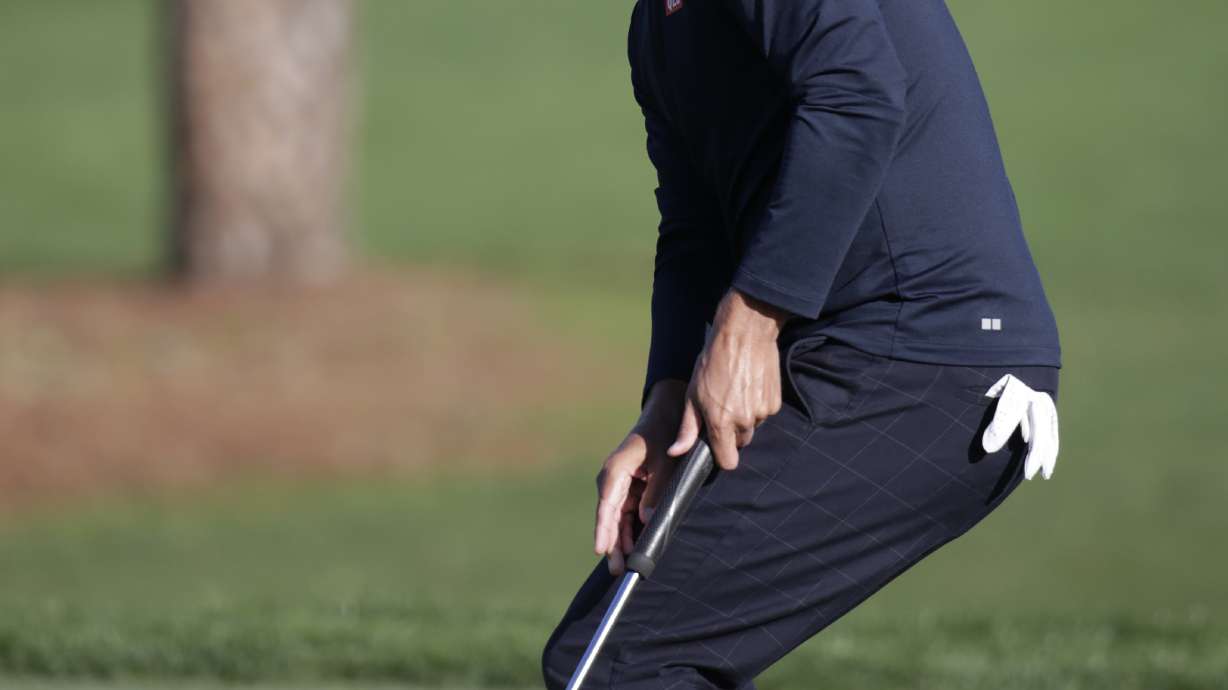 Scott sends a long putter to retired R&A chief