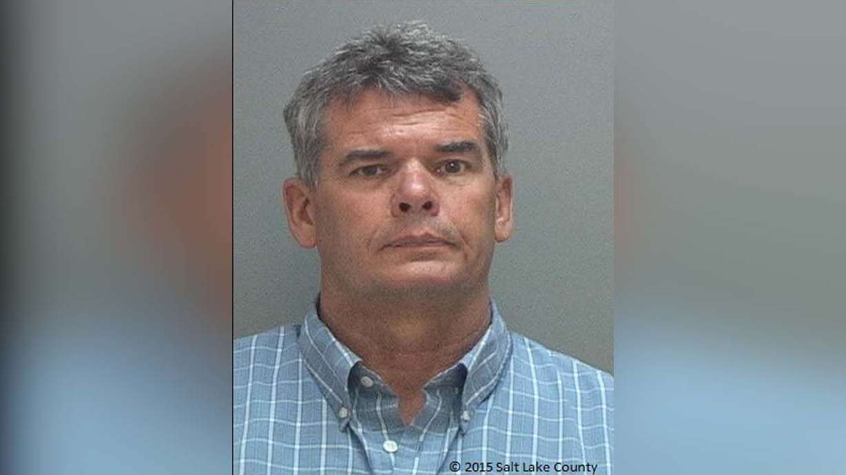 Man accused of paying boys to undress takes plea deal