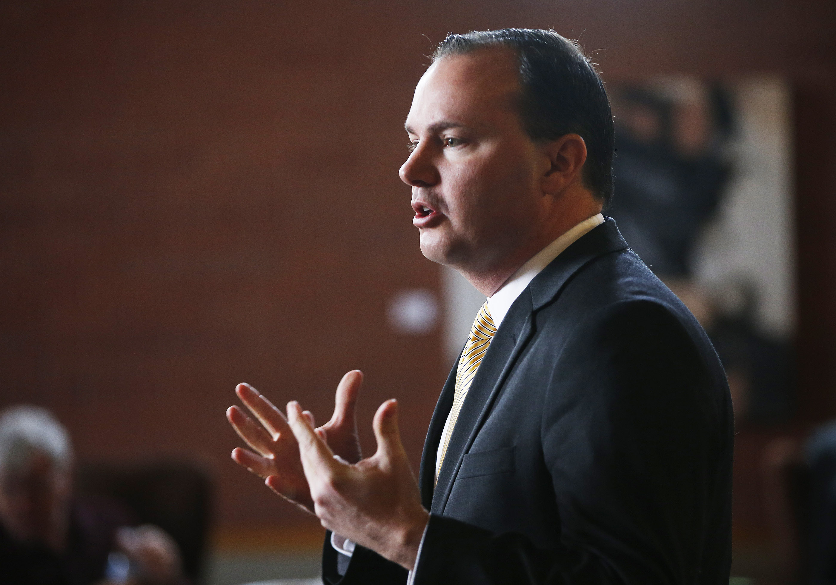 Sen. Mike Lee gathers enough signatures to secure spot on ballot