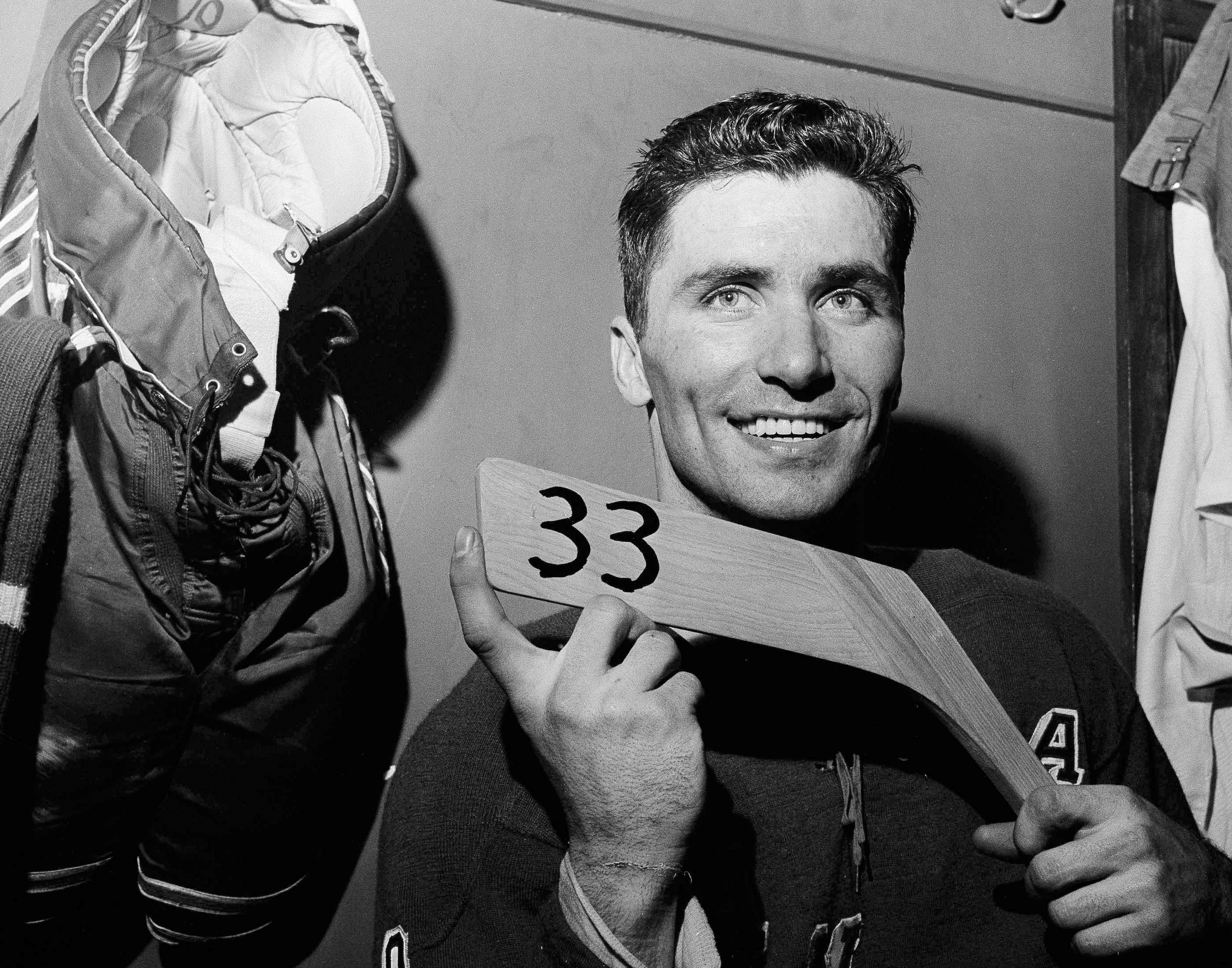 Hall of Fame winger Andy Bathgate dies at 83