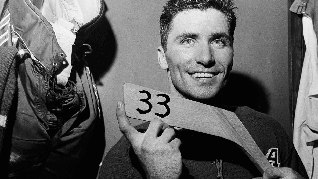 Hall of Fame winger Andy Bathgate dies at 83