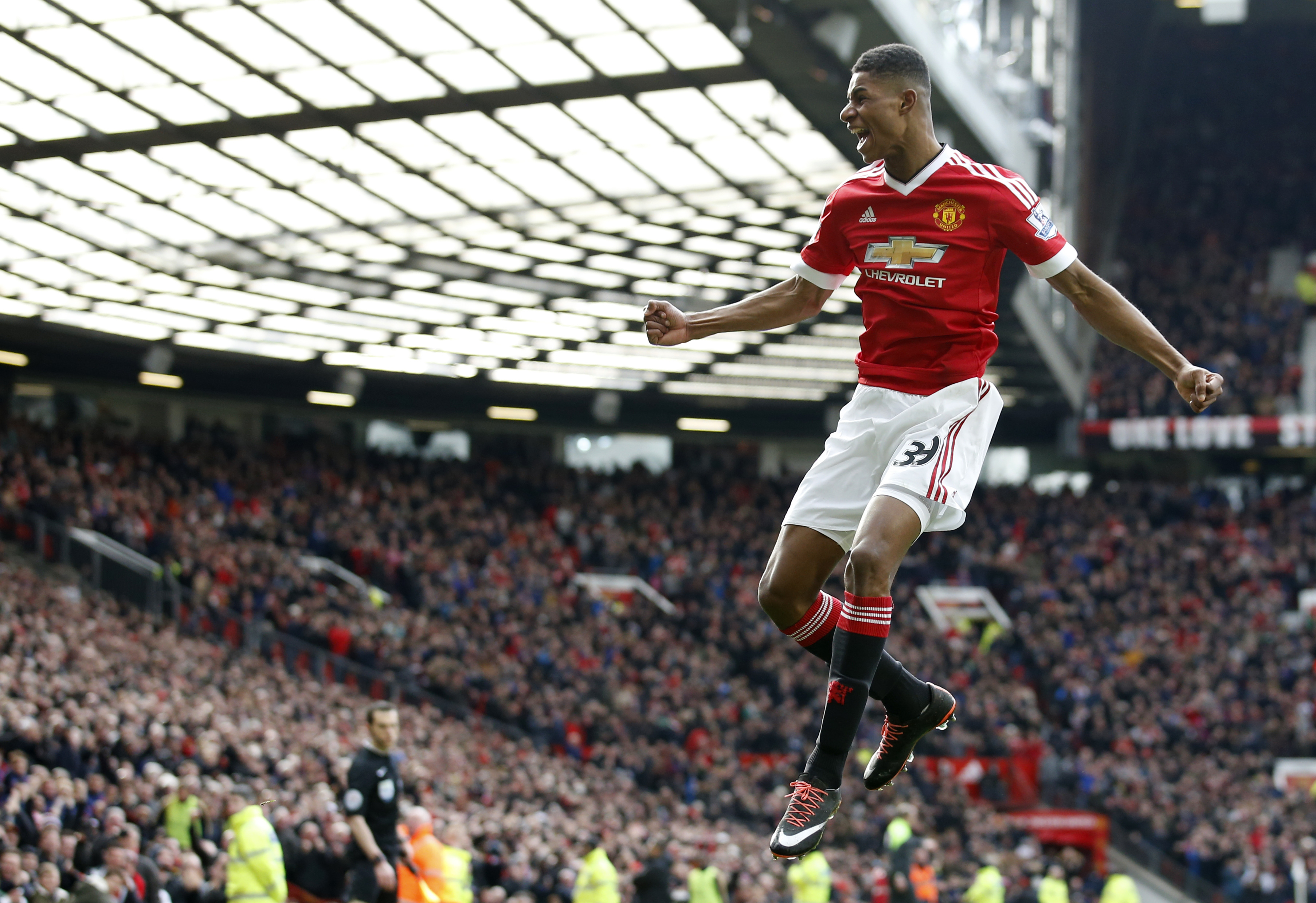 Another Rashford double helps Man United beat Arsenal 3-2