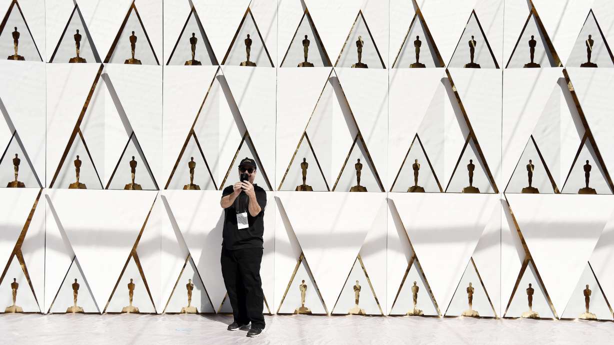 Oscar guests covered in gold confetti, DiCaprio wins, 'Spotlight' Best Picture