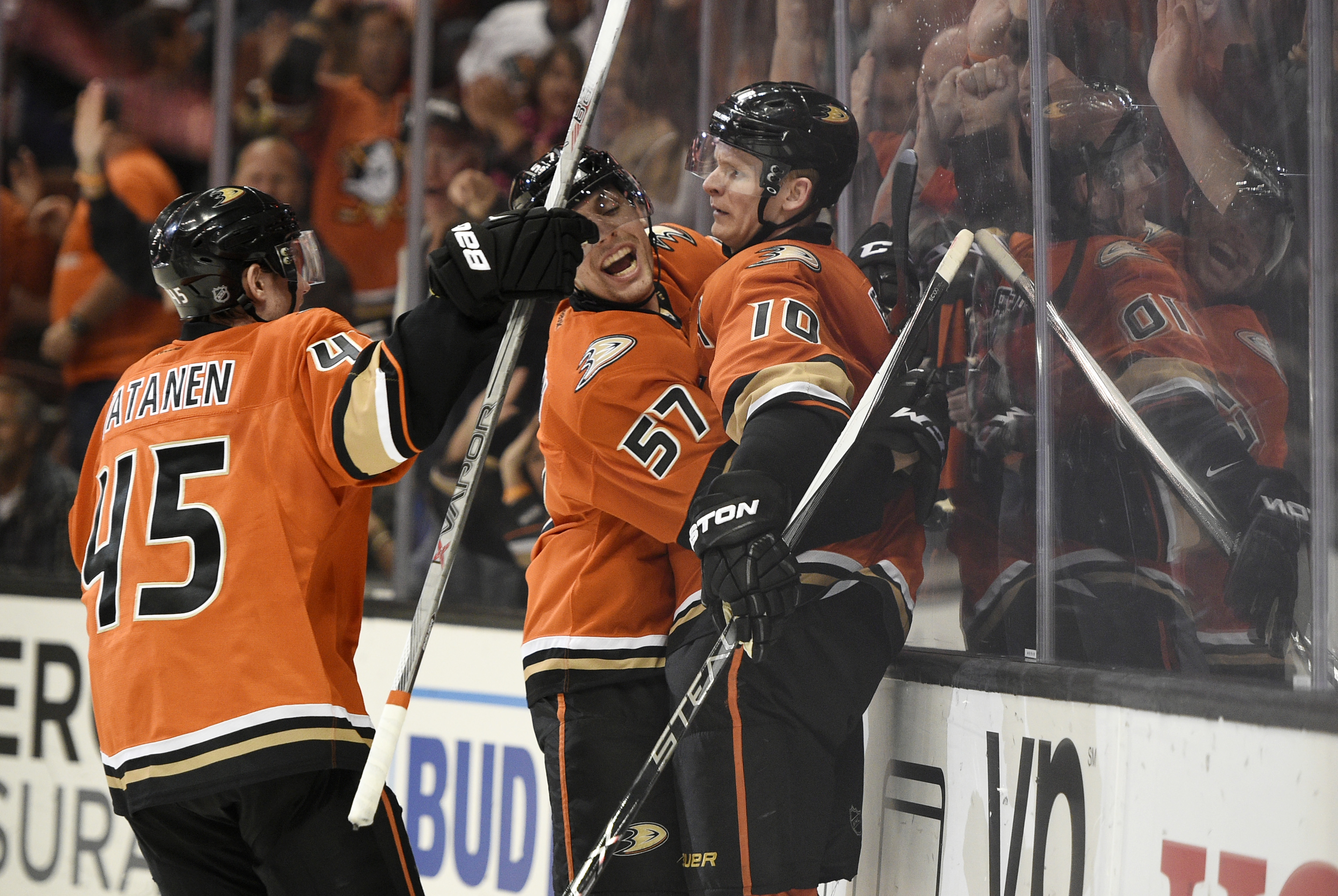 Perry gets hat trick to lead Ducks over Kings 4-2