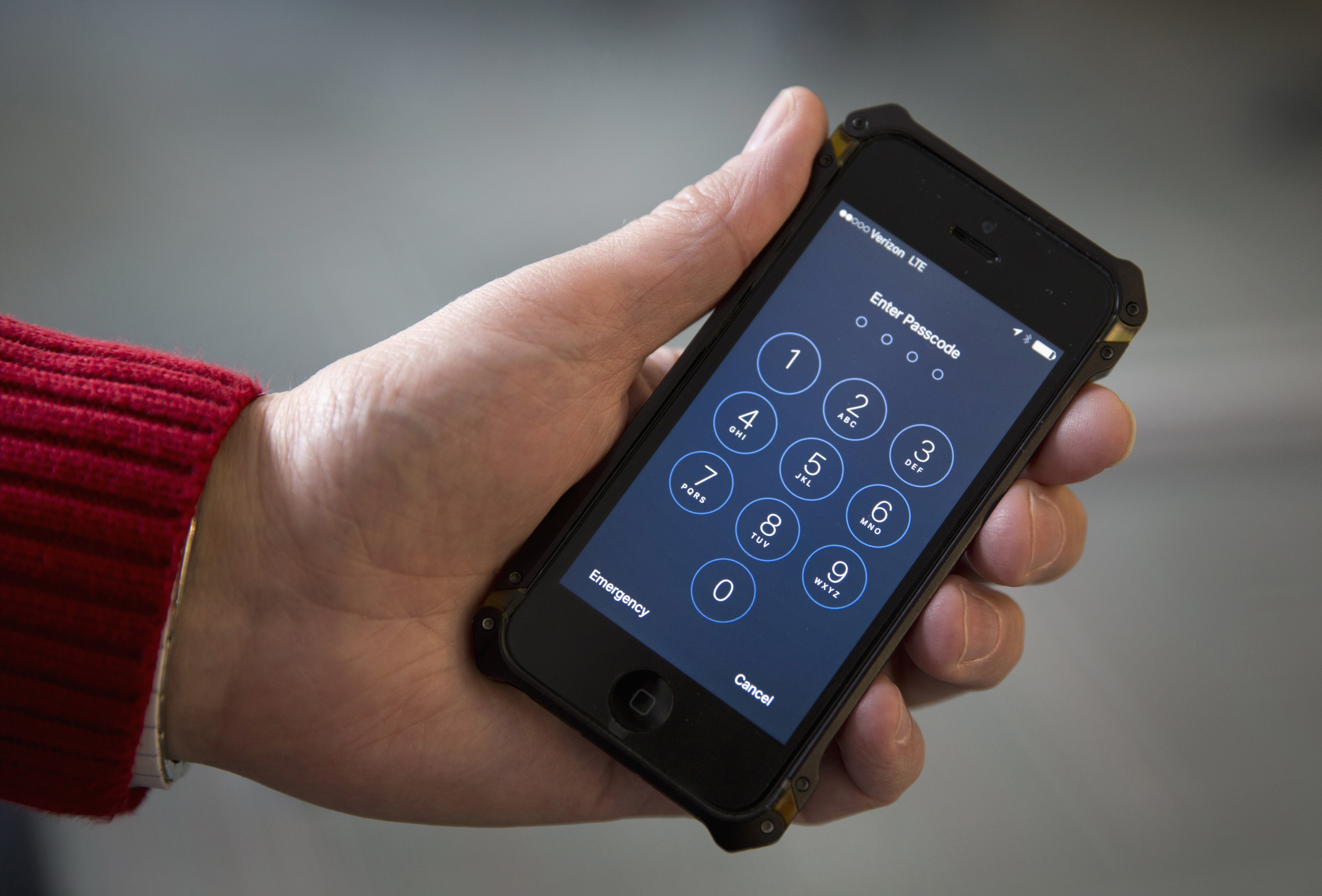 AP, other media sue FBI for details on iPhone hacking tool