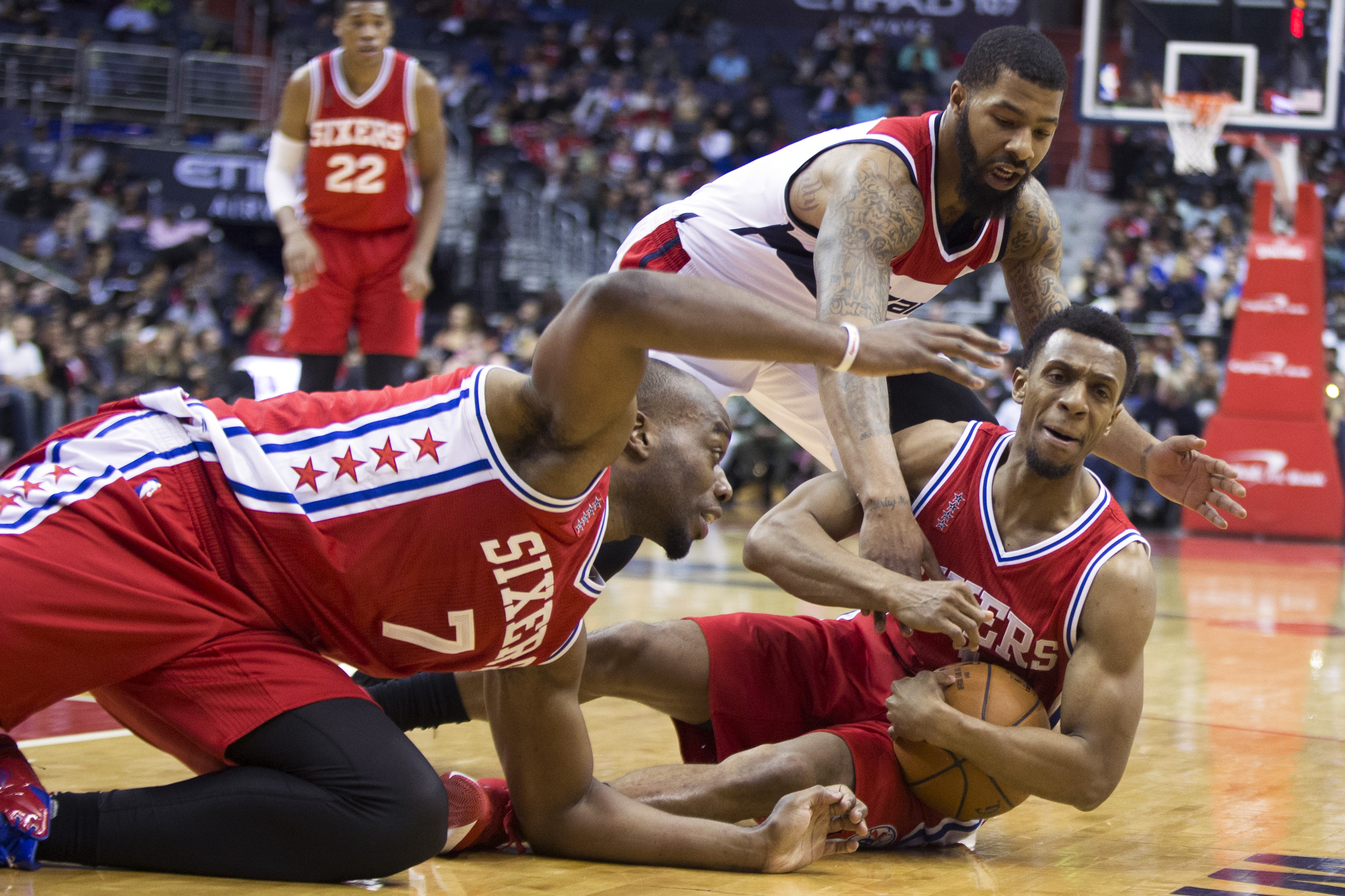 Wall scores 37 as Wizards rally to beat 76ers 116-108