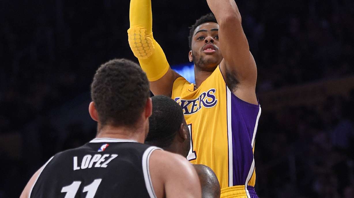 Russell scores 39 points, Lakers end skid with win over Nets