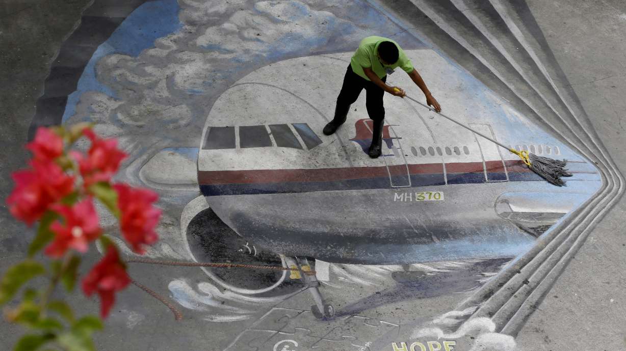 US official: Debris from same type of plane as MH370