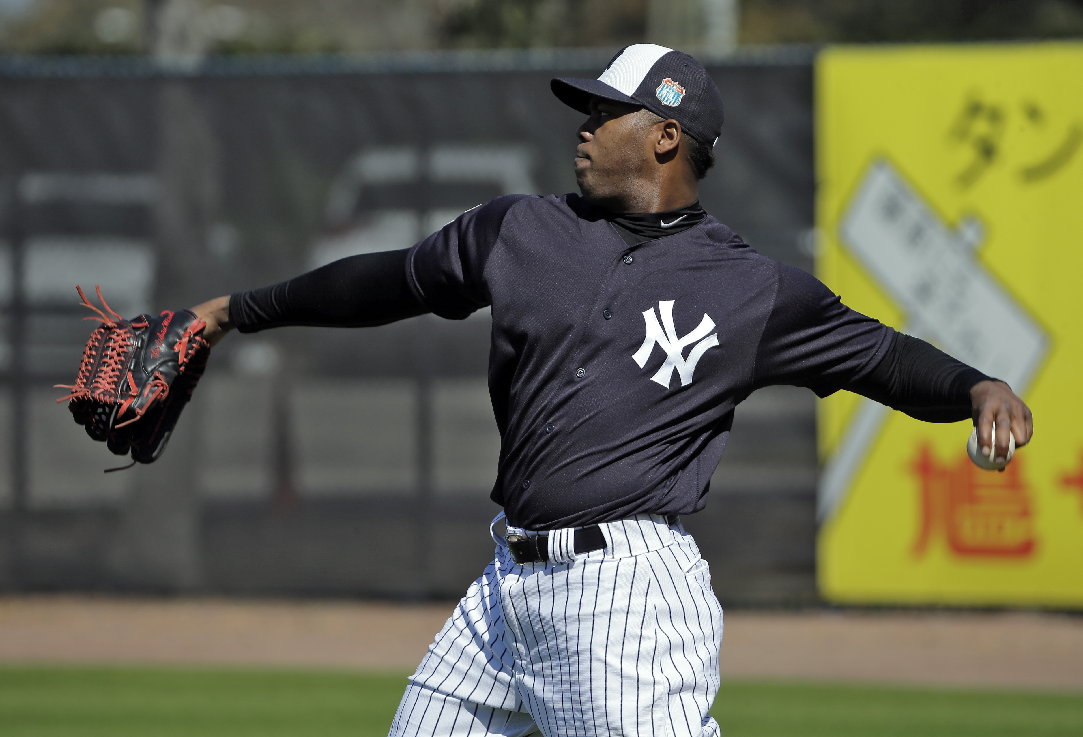 Chapman apologizes for using gun, says never hurt girlfriend