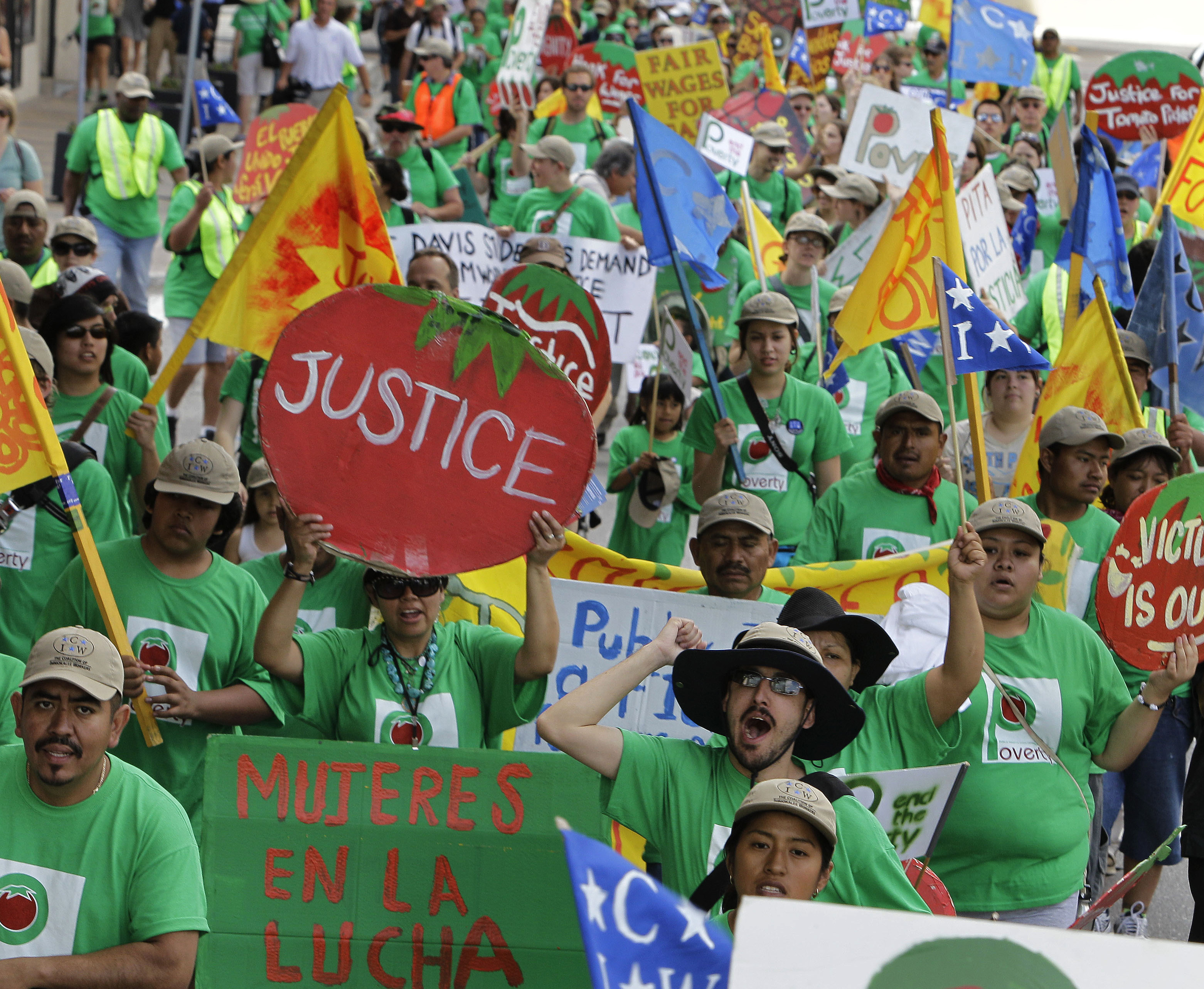 Rotten tomatoes? Farmworkers sue Palm Beach over protest ban