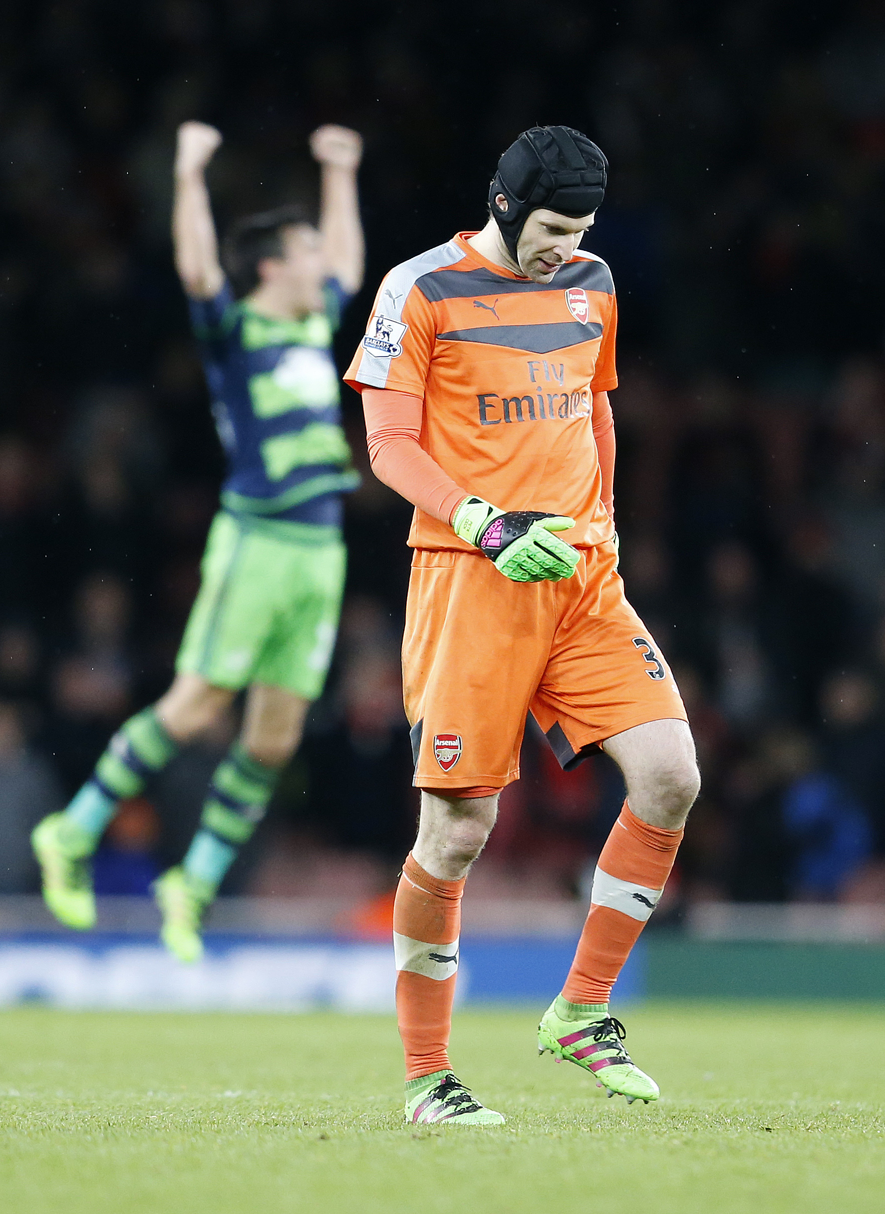 Arsenal goalie Petr Cech out for up to 4 weeks, says coach