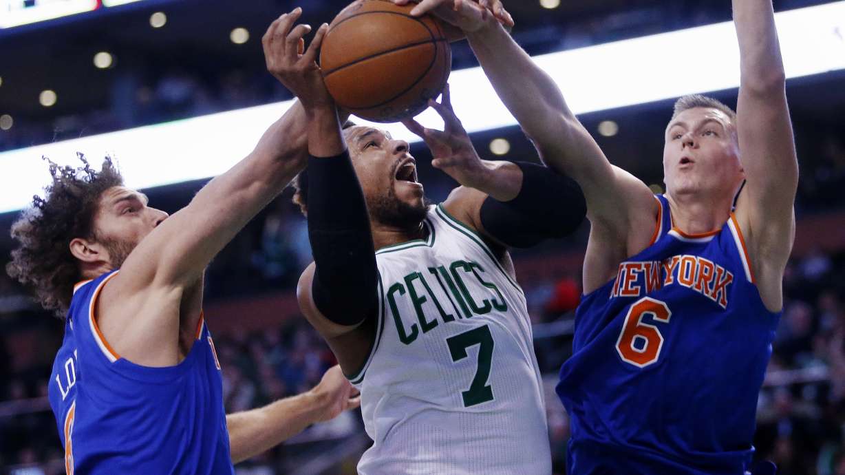 Knicks' Porzingis out vs Pistons with bruised lower left leg