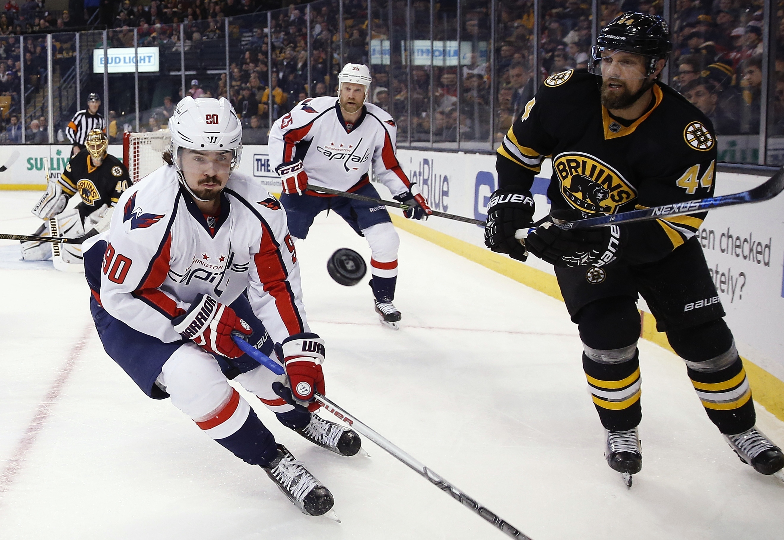 Niskanen scores in OT to give Caps 2-1 win over Bruins