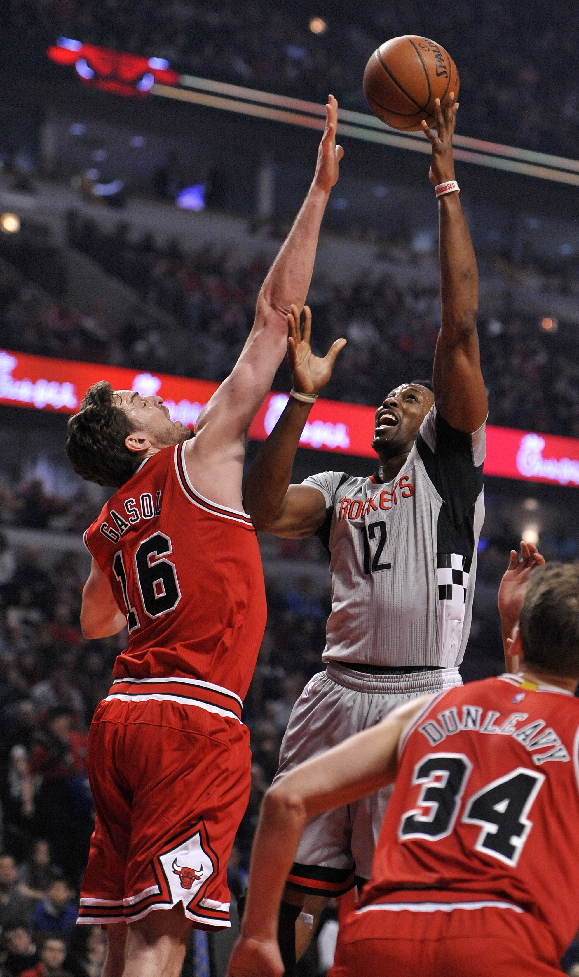 Gasol, Butler lead Bulls over Rockets, 108-100