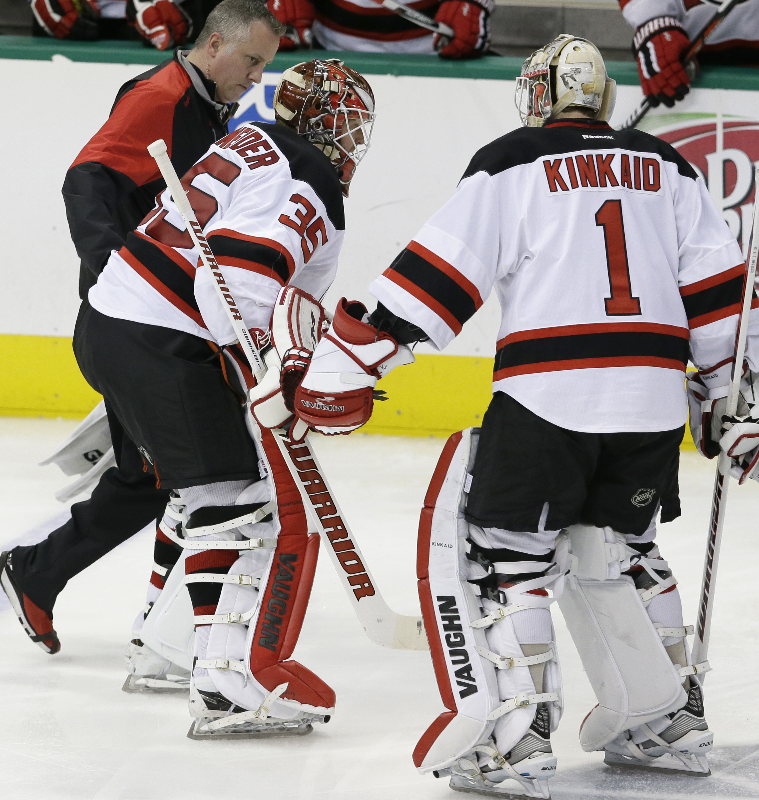 Devils' Cory Schneider out at least 2 weeks with knee injury