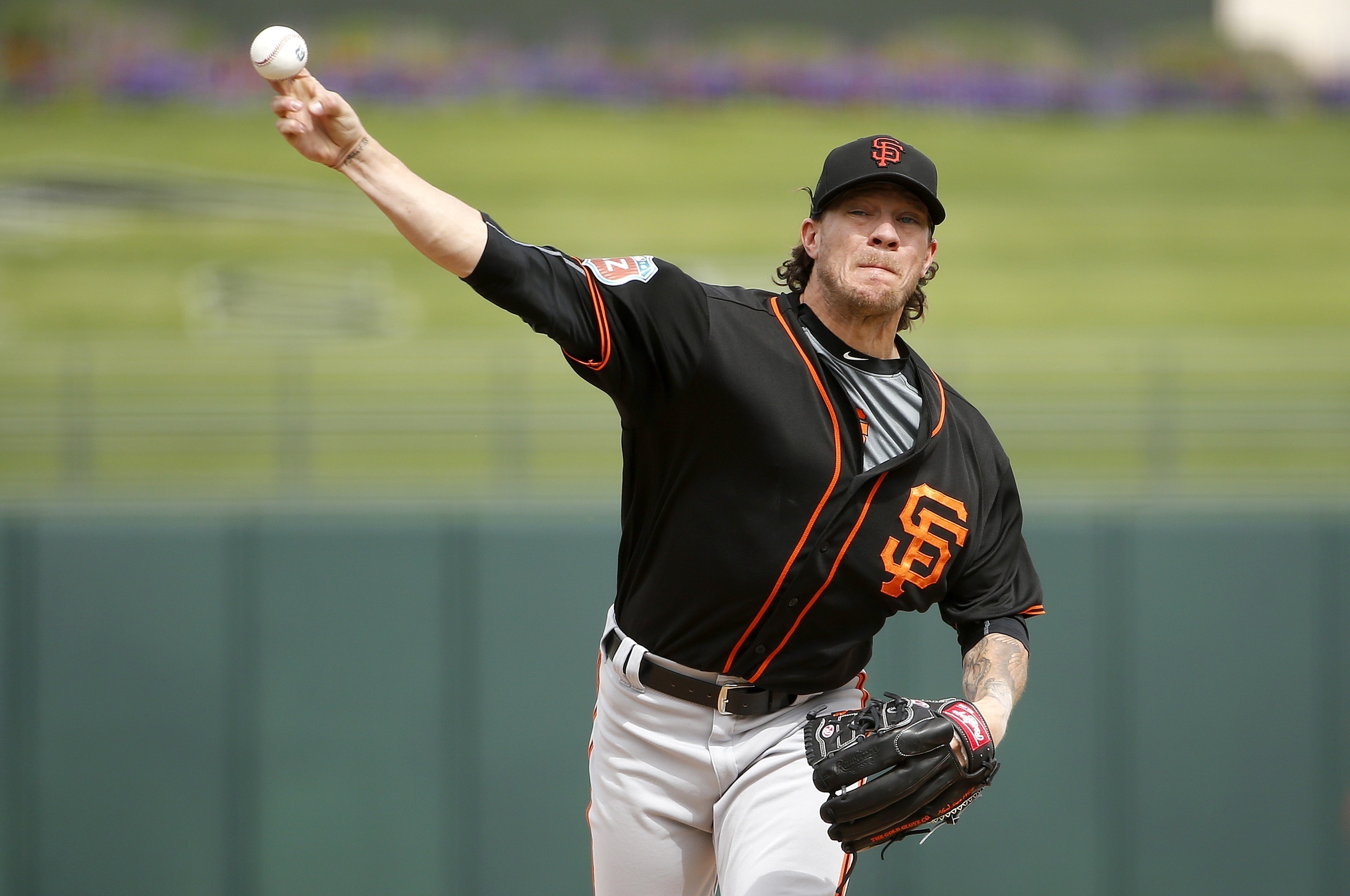Peavy throws better in Giants' loss to Rangers
