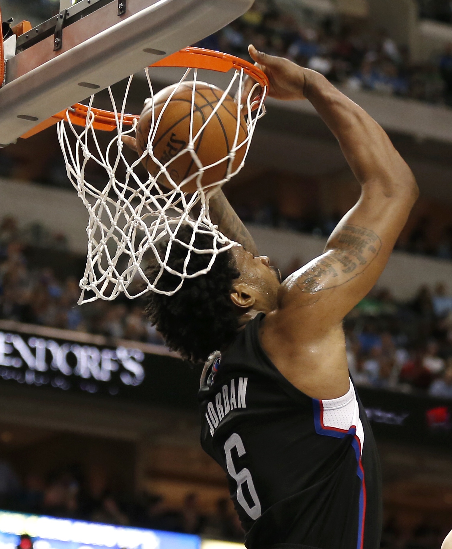 Paul, Clippers storm past Mavs in 2nd half of 109-90 win
