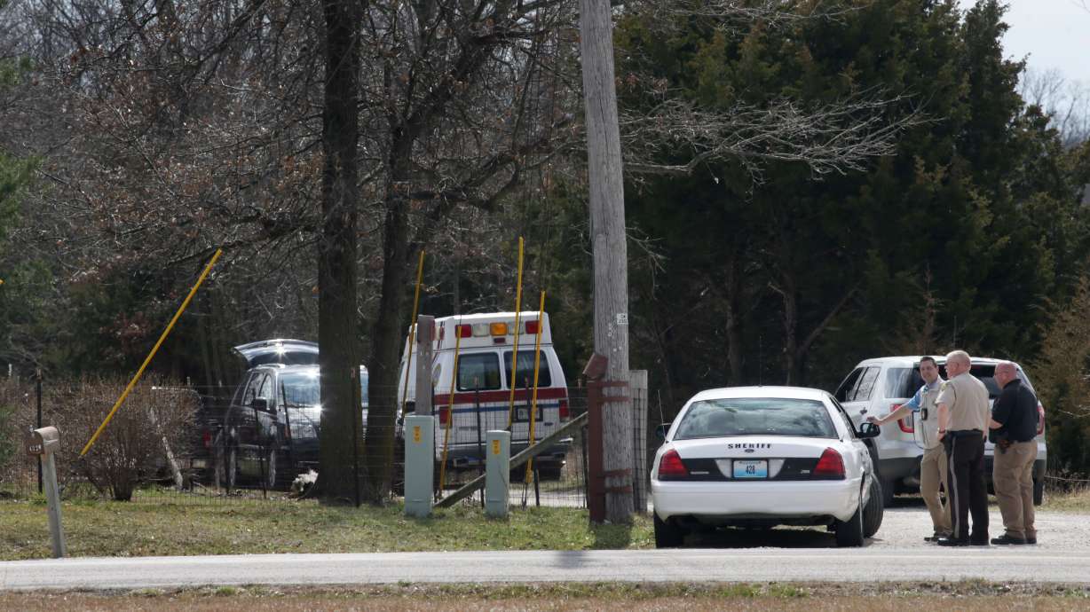 The Latest: Man accused of killing 5 had battery conviction