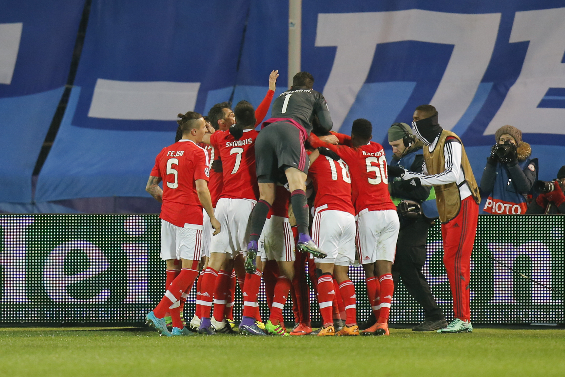Benfica beats Zenit 2-1 to reach Champions League quarters
