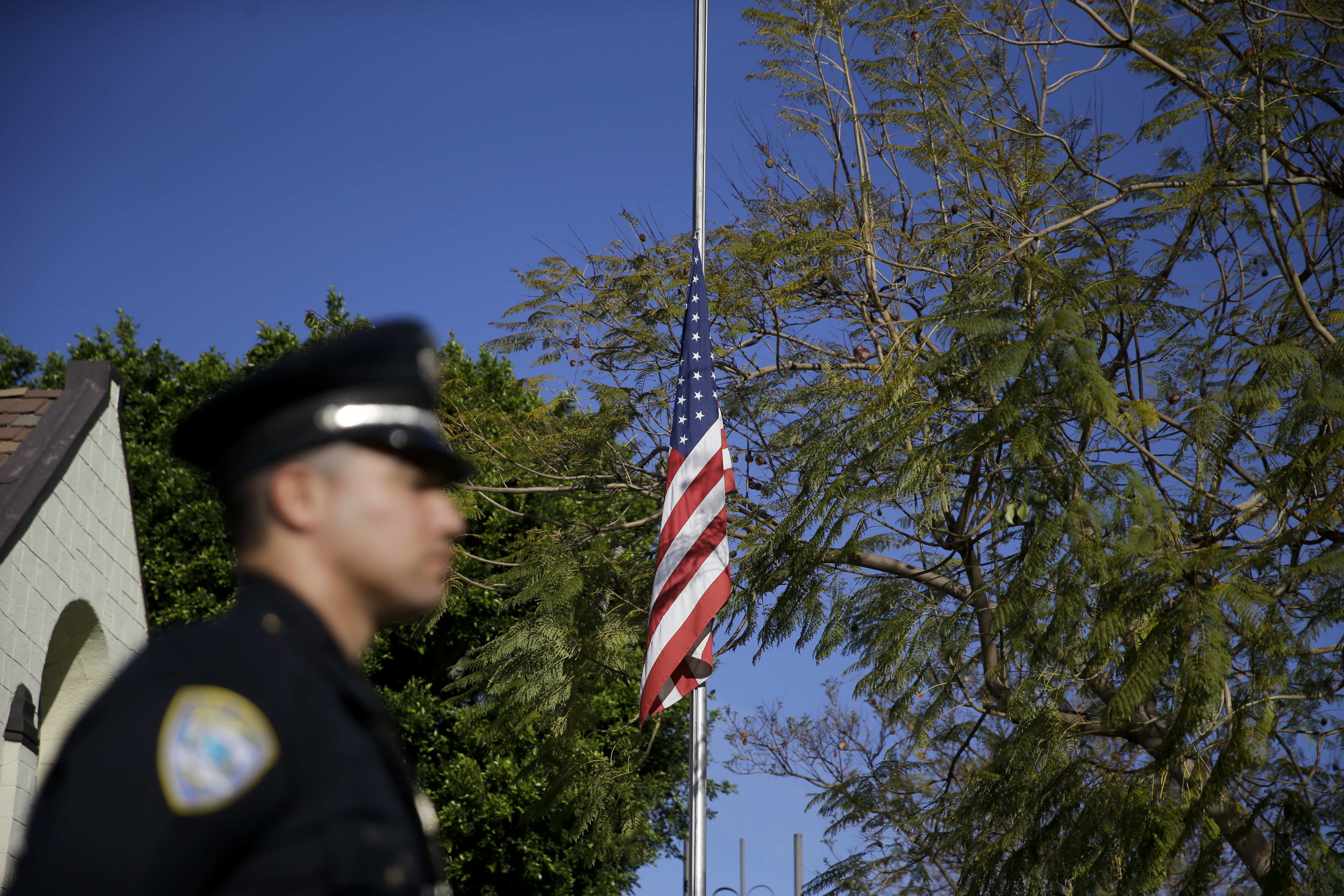 The Latest: Thousands more people view Nancy Reagan's casket