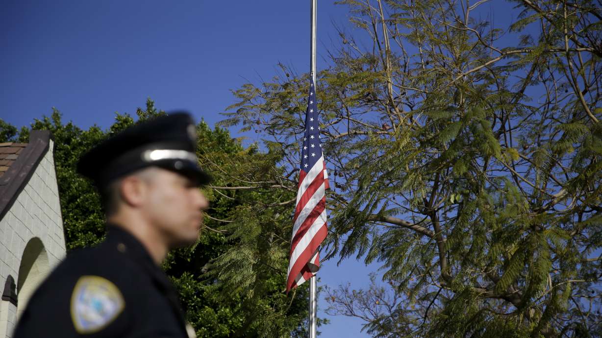 The Latest: Thousands more people view Nancy Reagan's casket