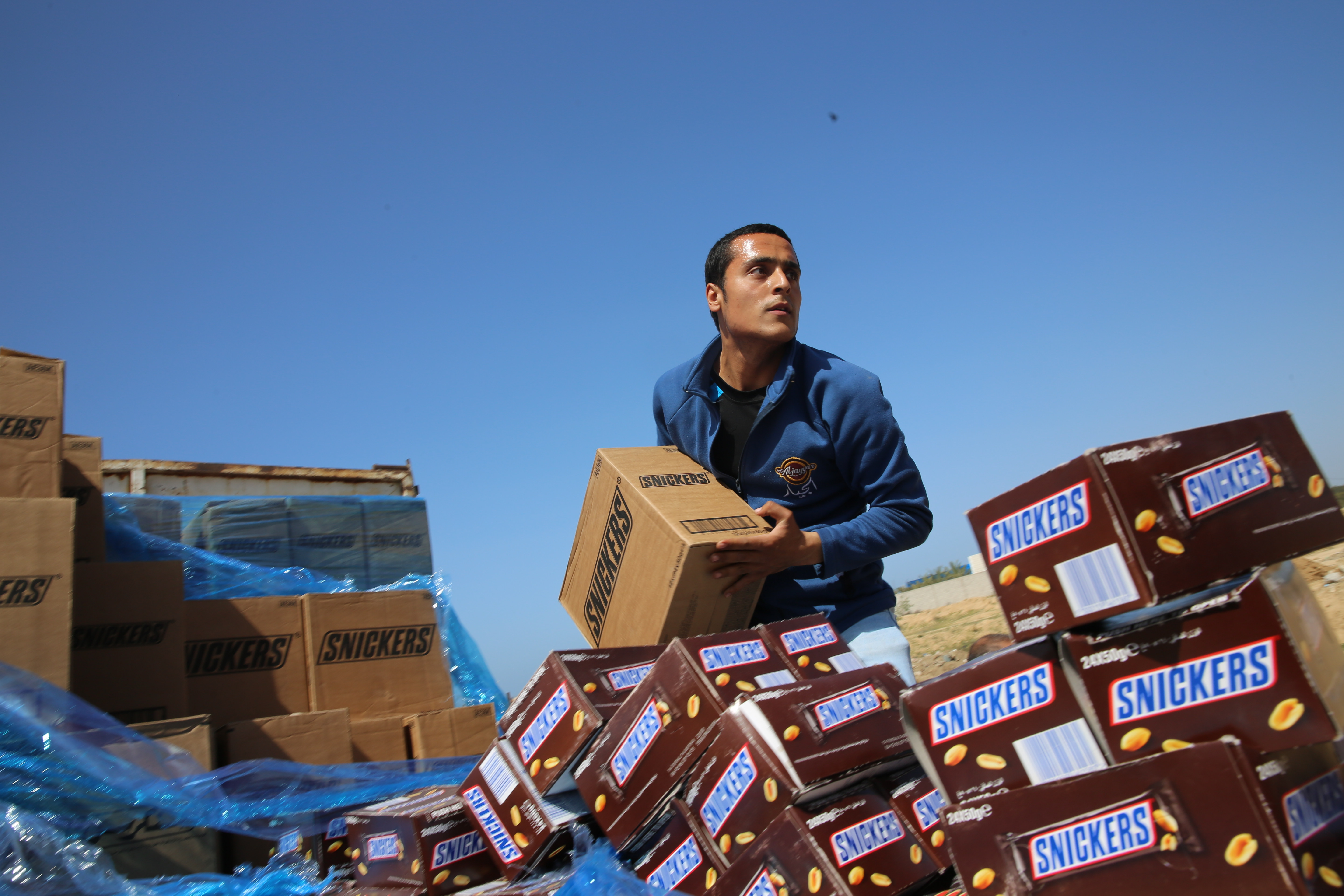 Hamas burns 15 tons of Snickers bars following recall