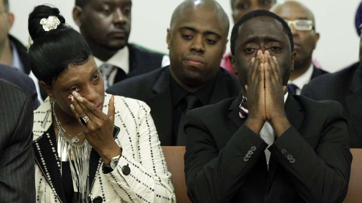 Family wants white NYC cop who killed black teen to be fired