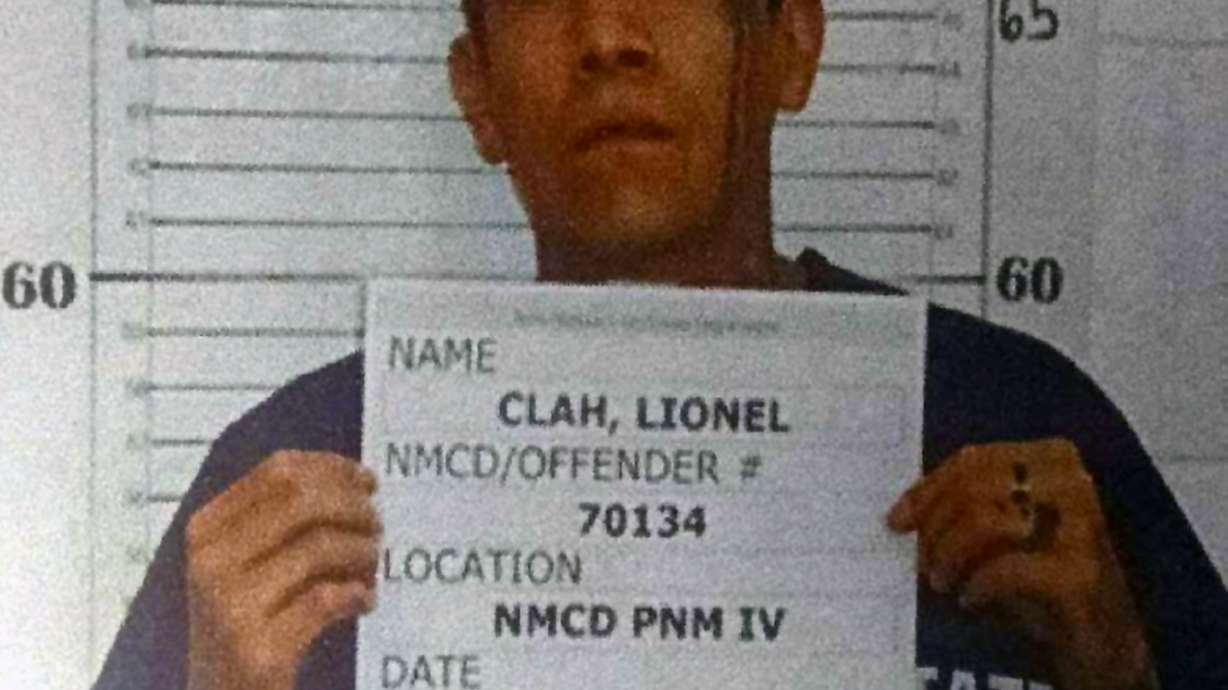 The Latest: 2 escaped convicts seen on video in Albuquerque