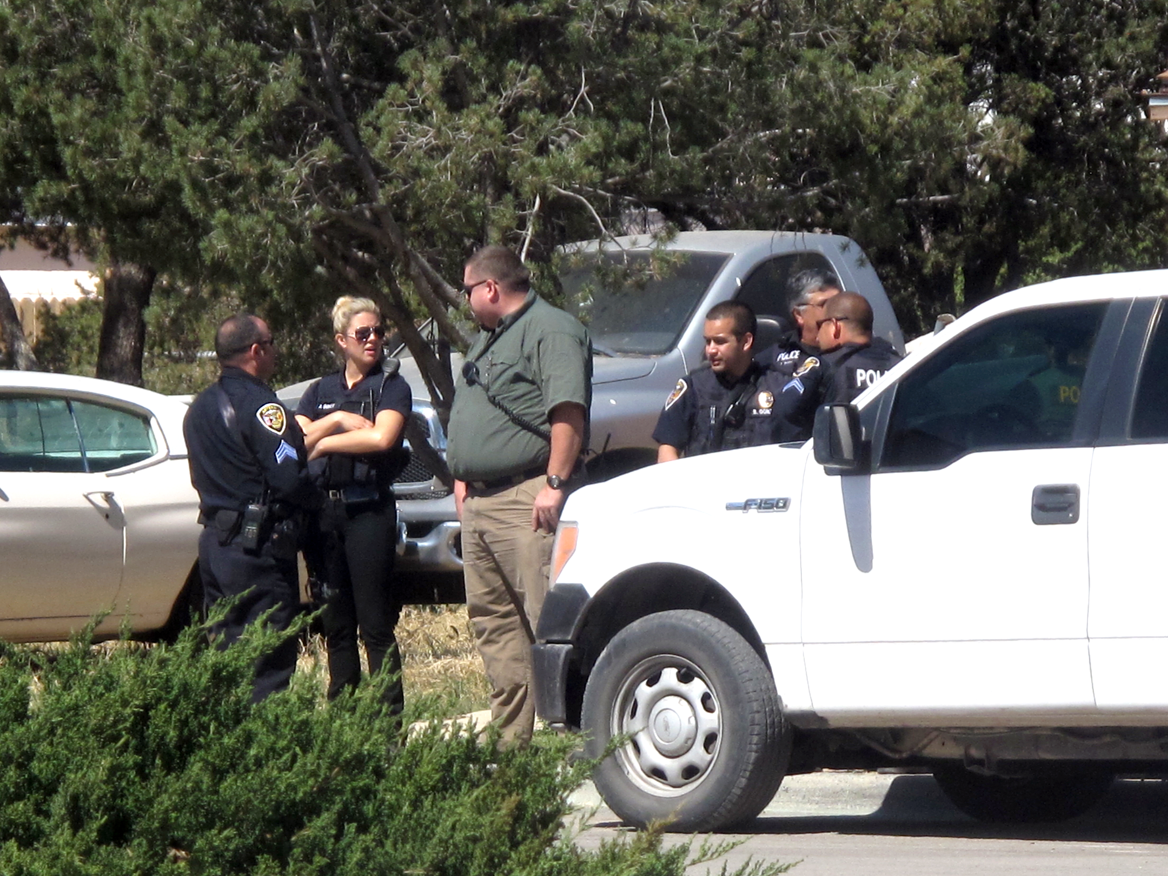 The Latest: 1 of 2 escaped New Mexico inmates is apprehended