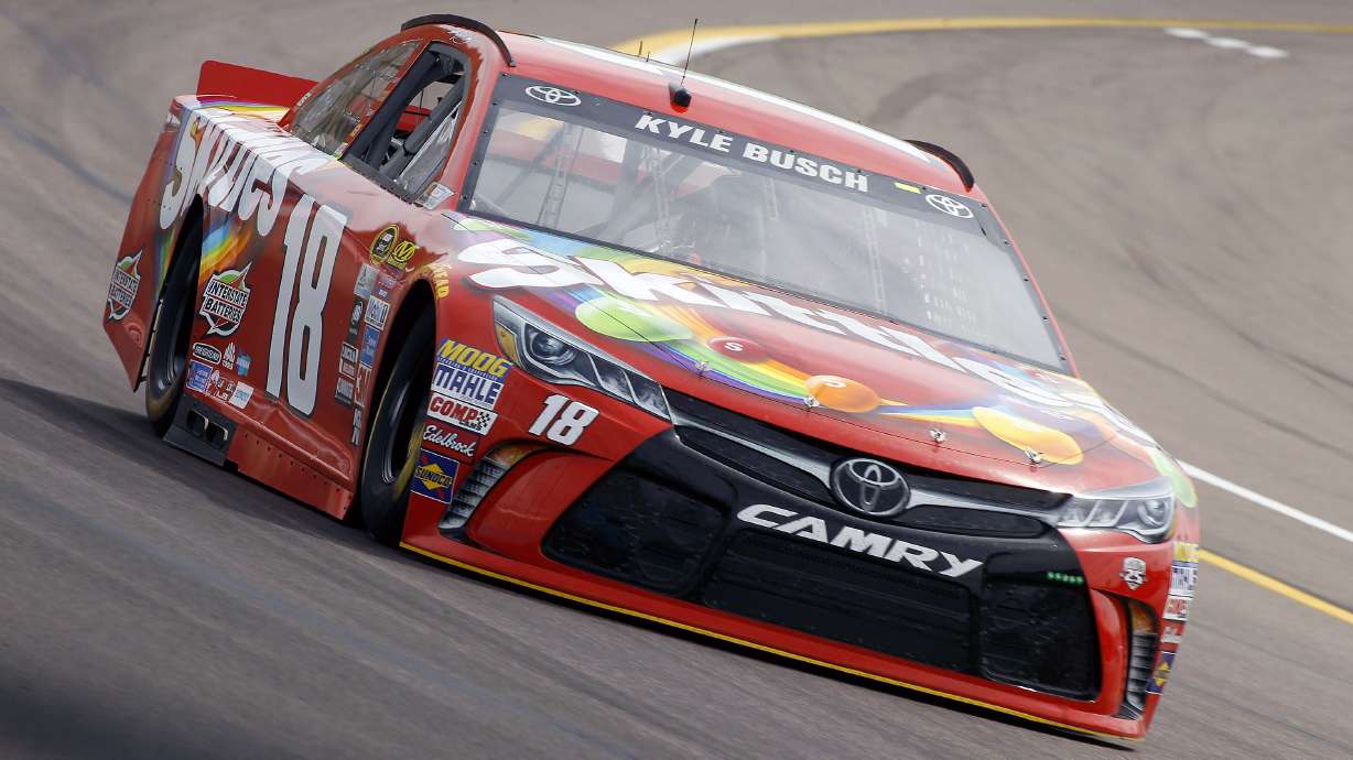 Jimmie Johnson escapes injury after steering wheel comes off