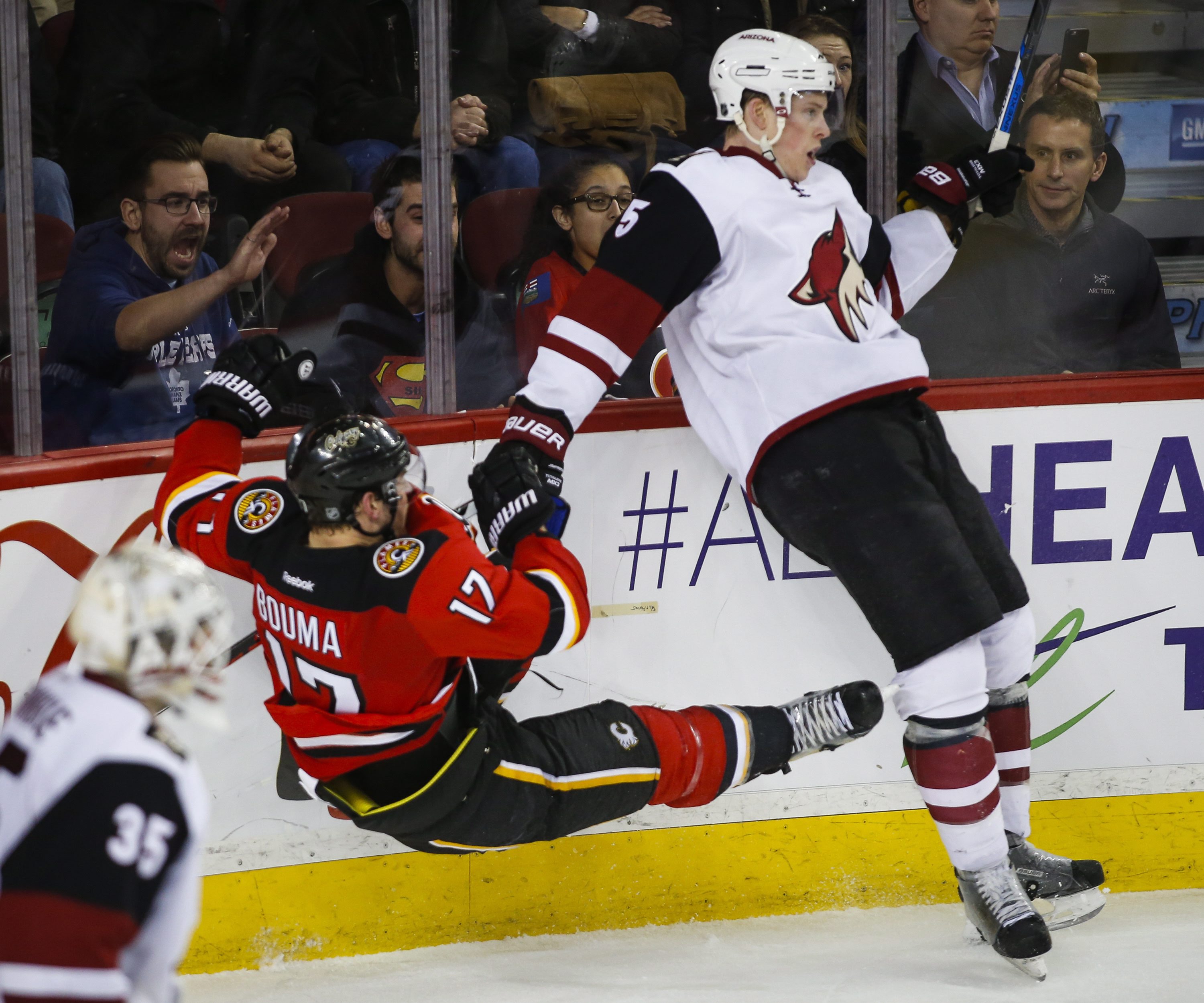 Coyotes snap road winless streak with 4-1 win over Flames