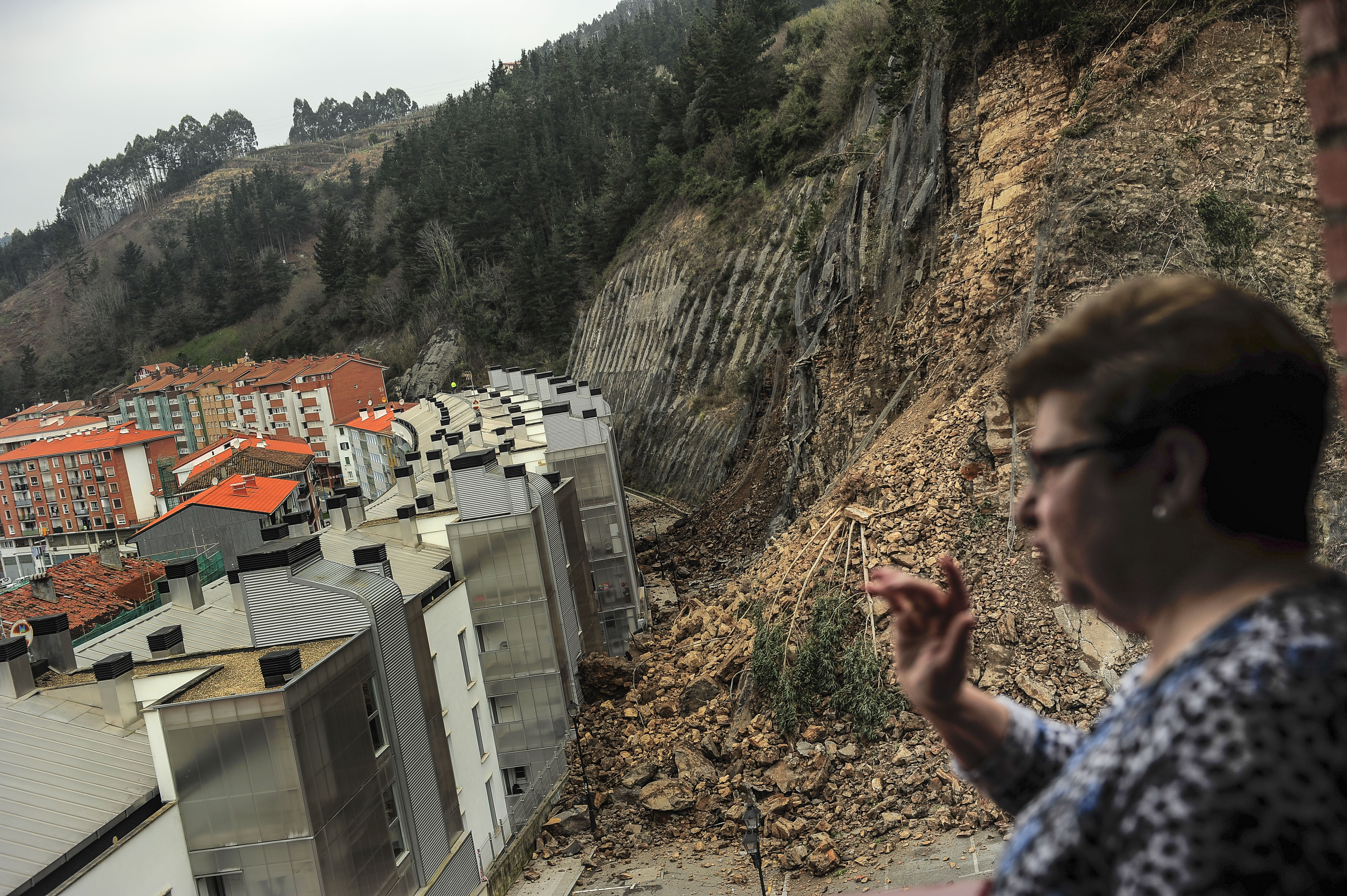 Rockslide in northern Spain forces 180 to evacuate homes