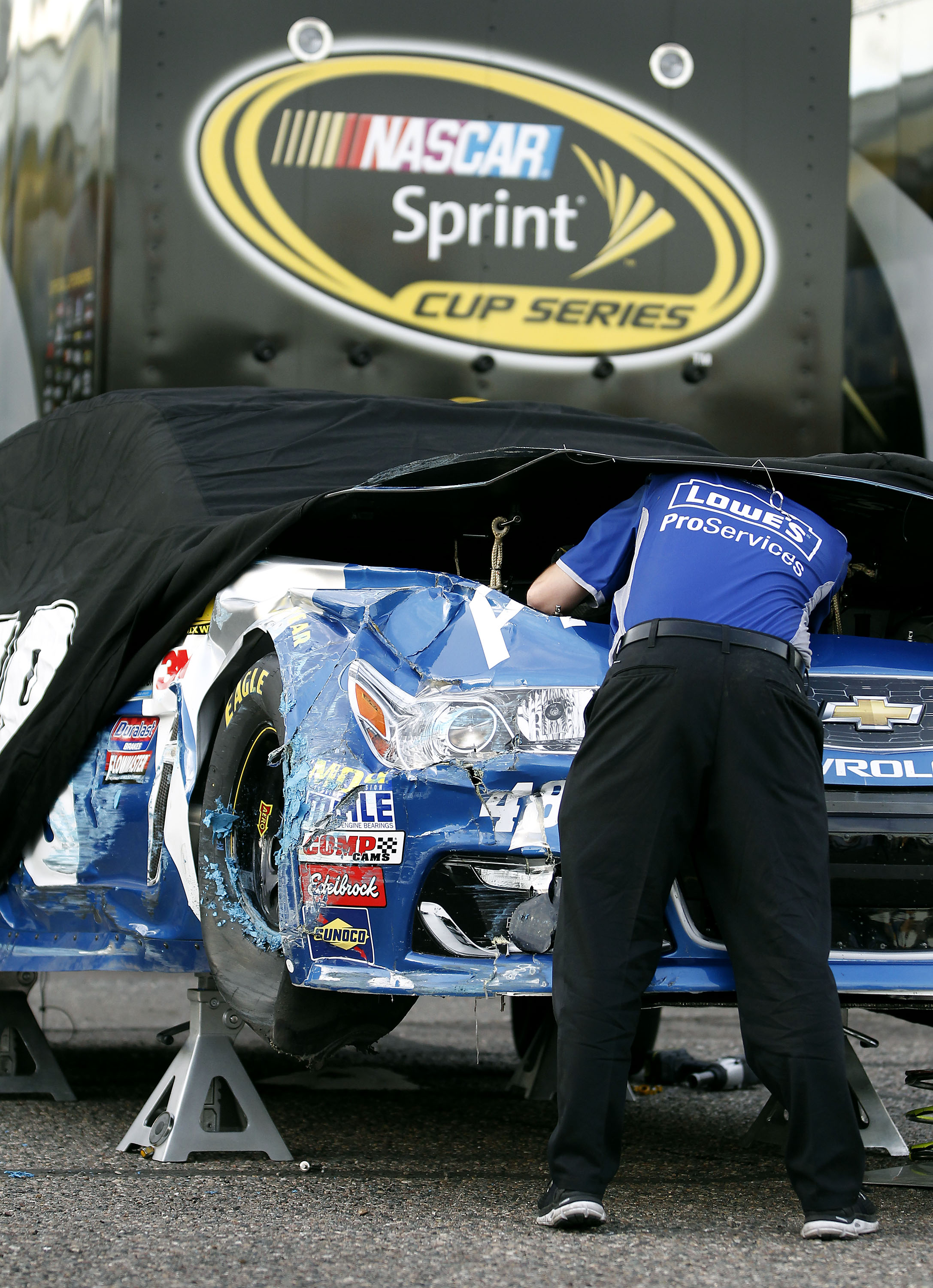 Jimmie Johnson takes blame for steering wheel coming off