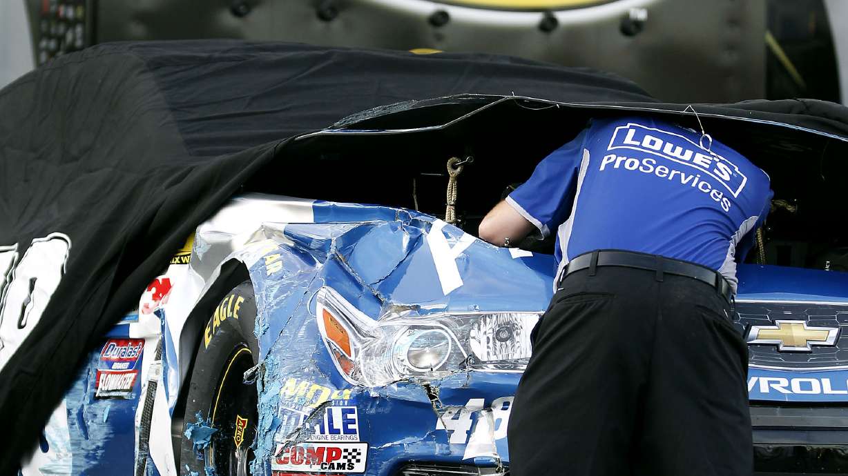 Jimmie Johnson takes blame for steering wheel coming off