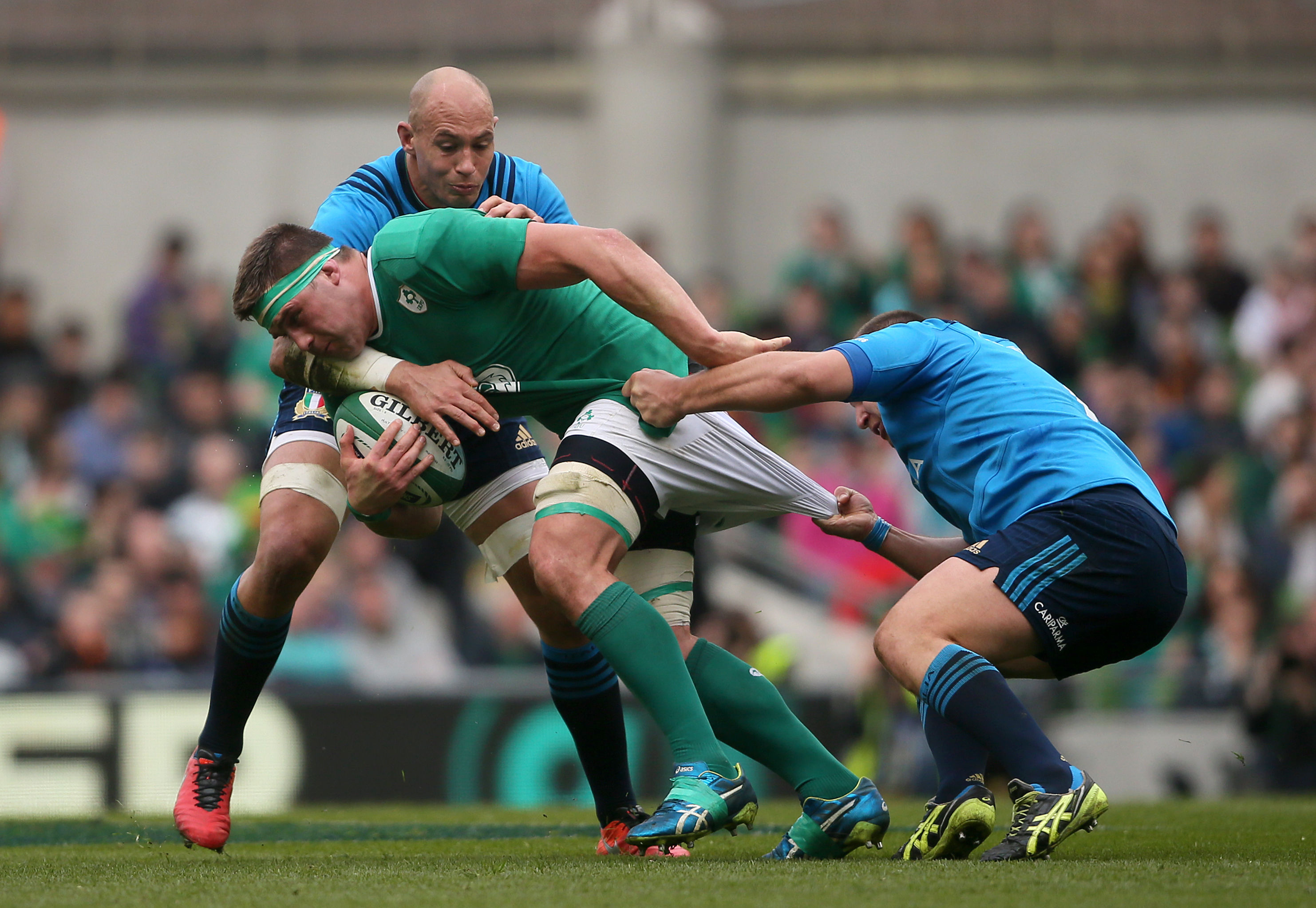 Six Nations: Ireland scores 9 tries, beats Italy 58-15