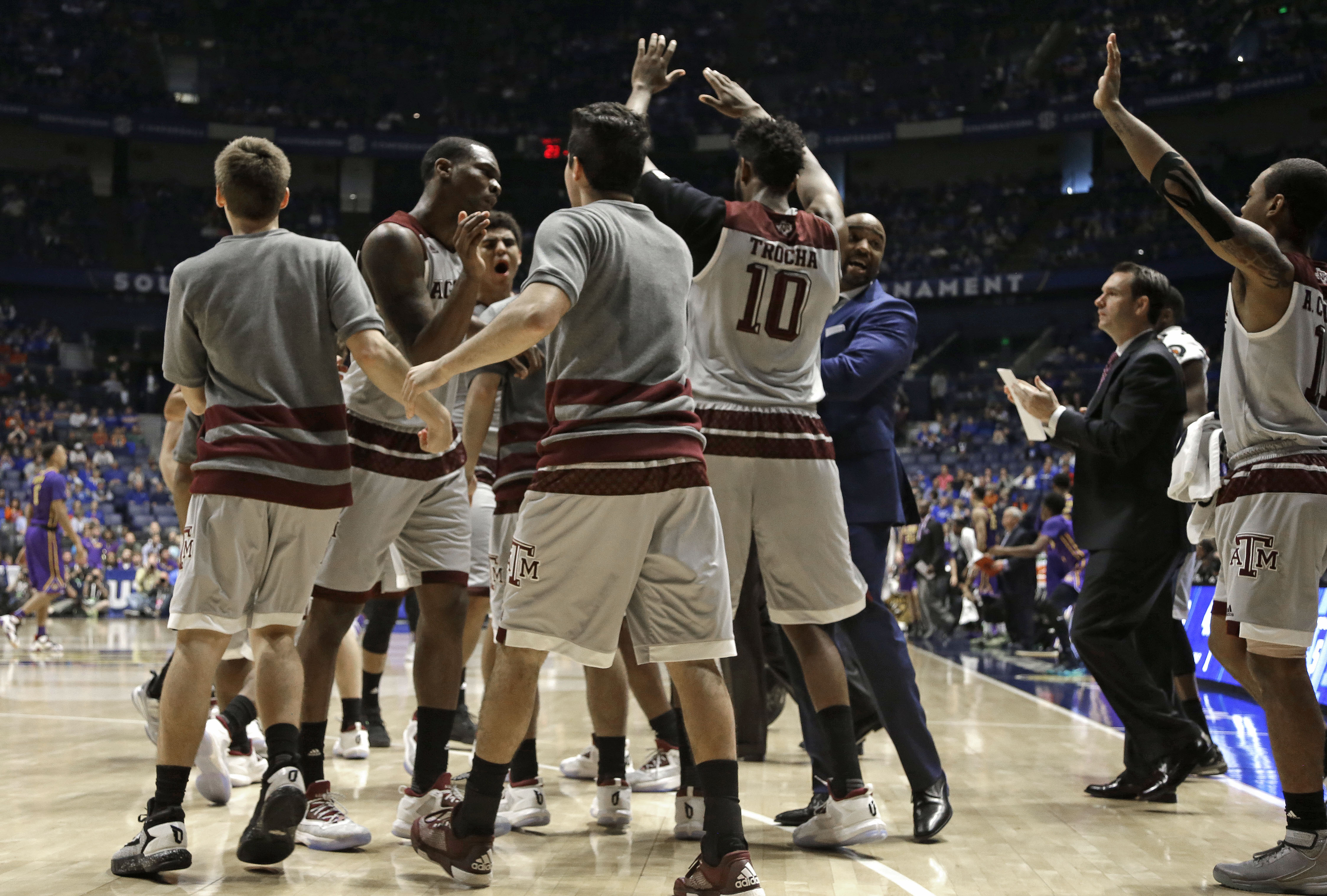 No. 17 Texas A&M Aggies trounce LSU 71-38 in SEC Tournament