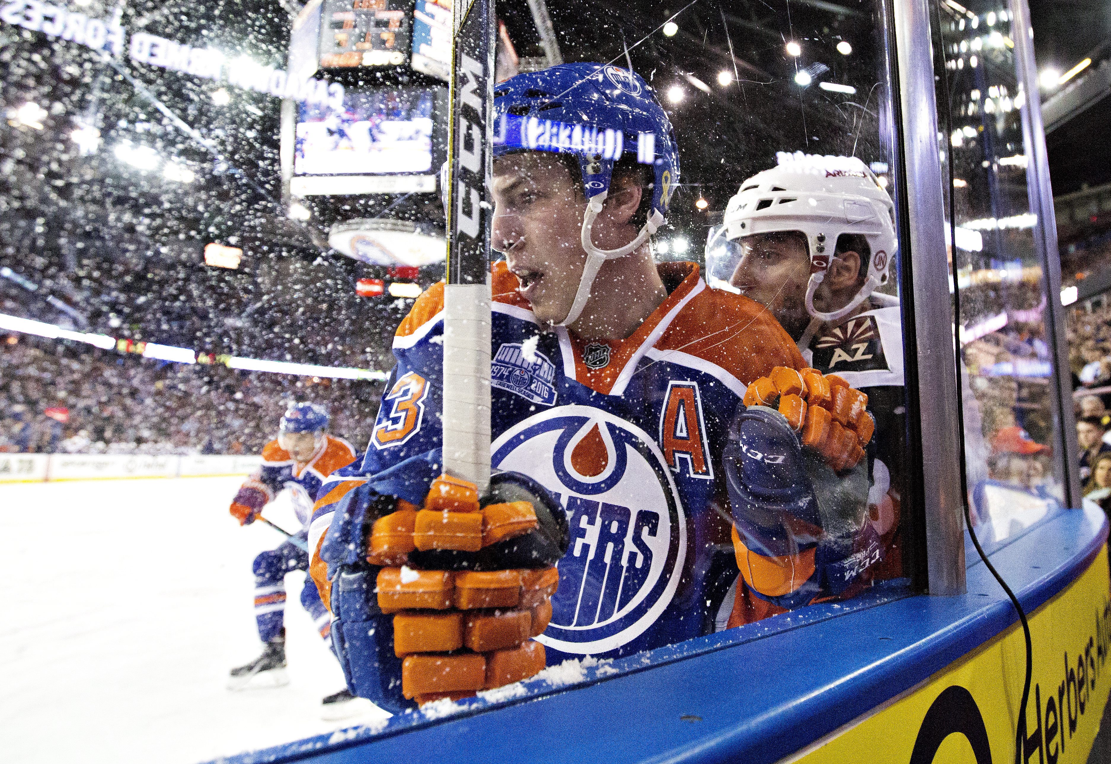 Smith makes 44 saves in return, Coyotes beat Oilers 4-0