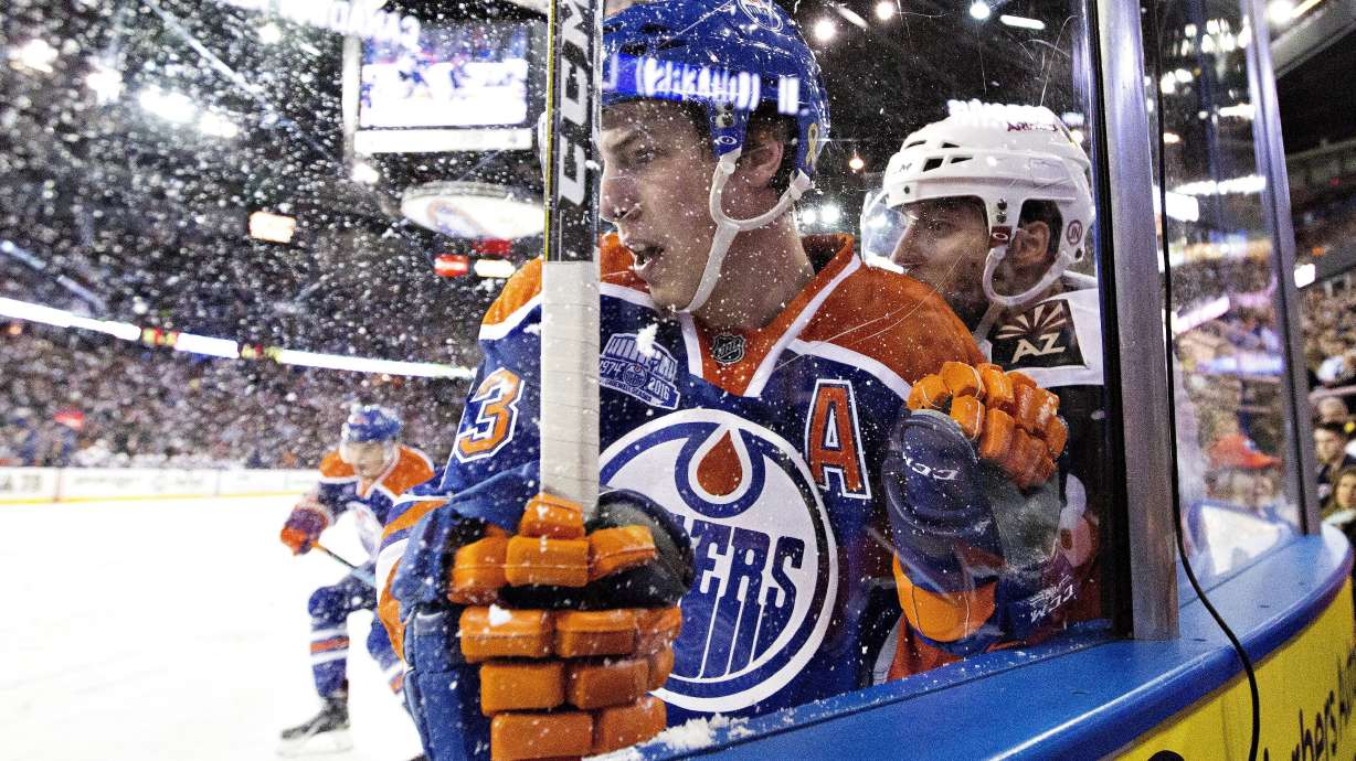 Smith makes 44 saves in return, Coyotes beat Oilers 4-0