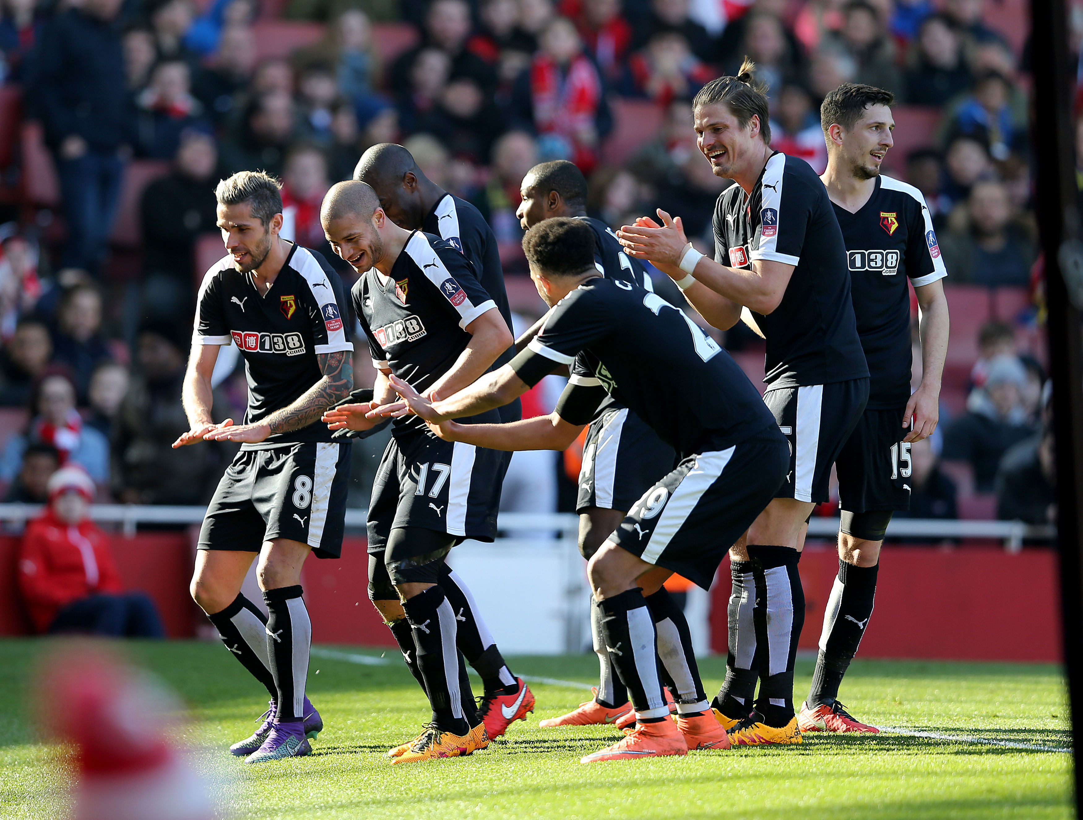 Arsenal loses in FA Cup, Man United held by West Ham