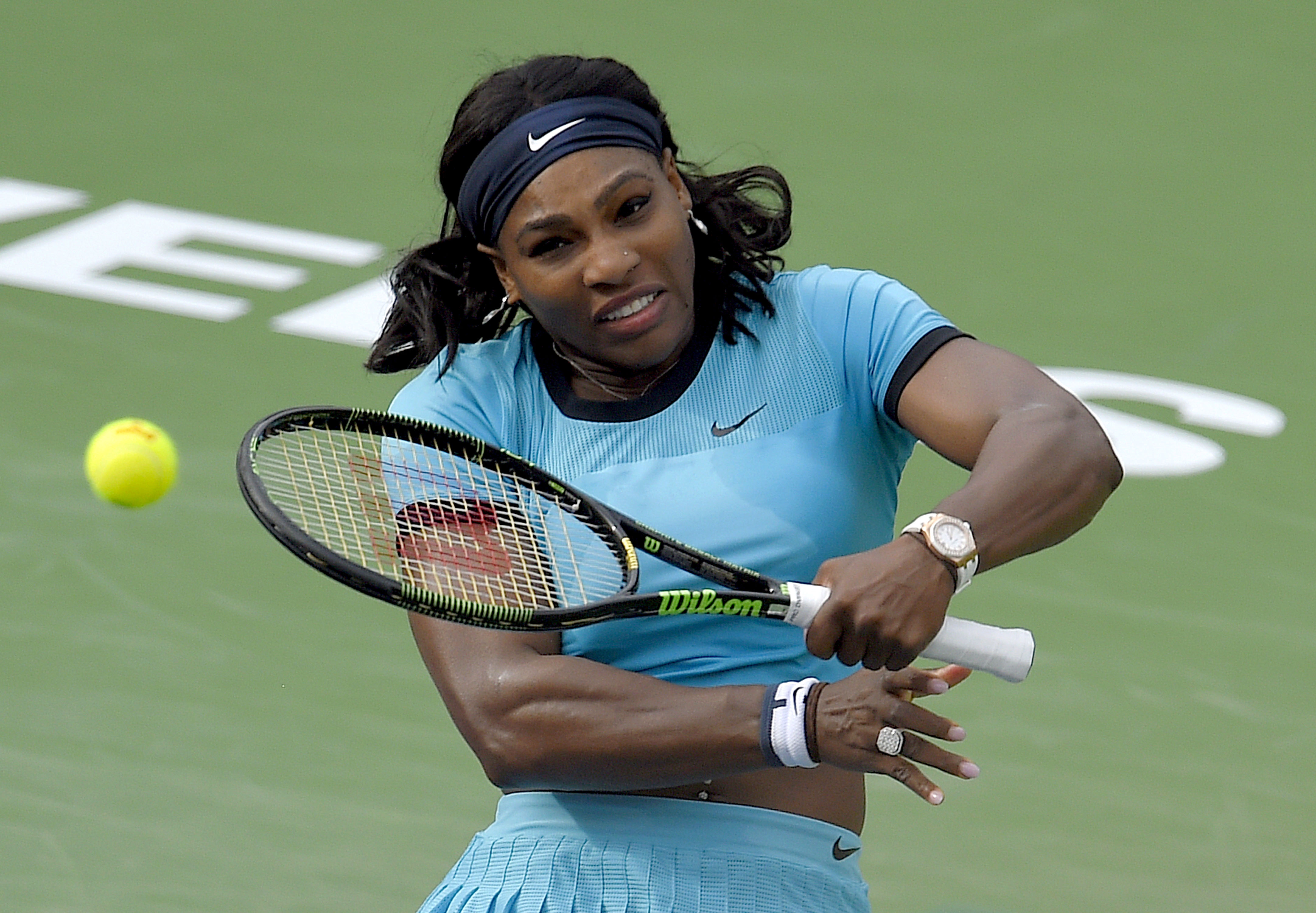 Top-ranked Djokovic, Williams advance in Indian Wells