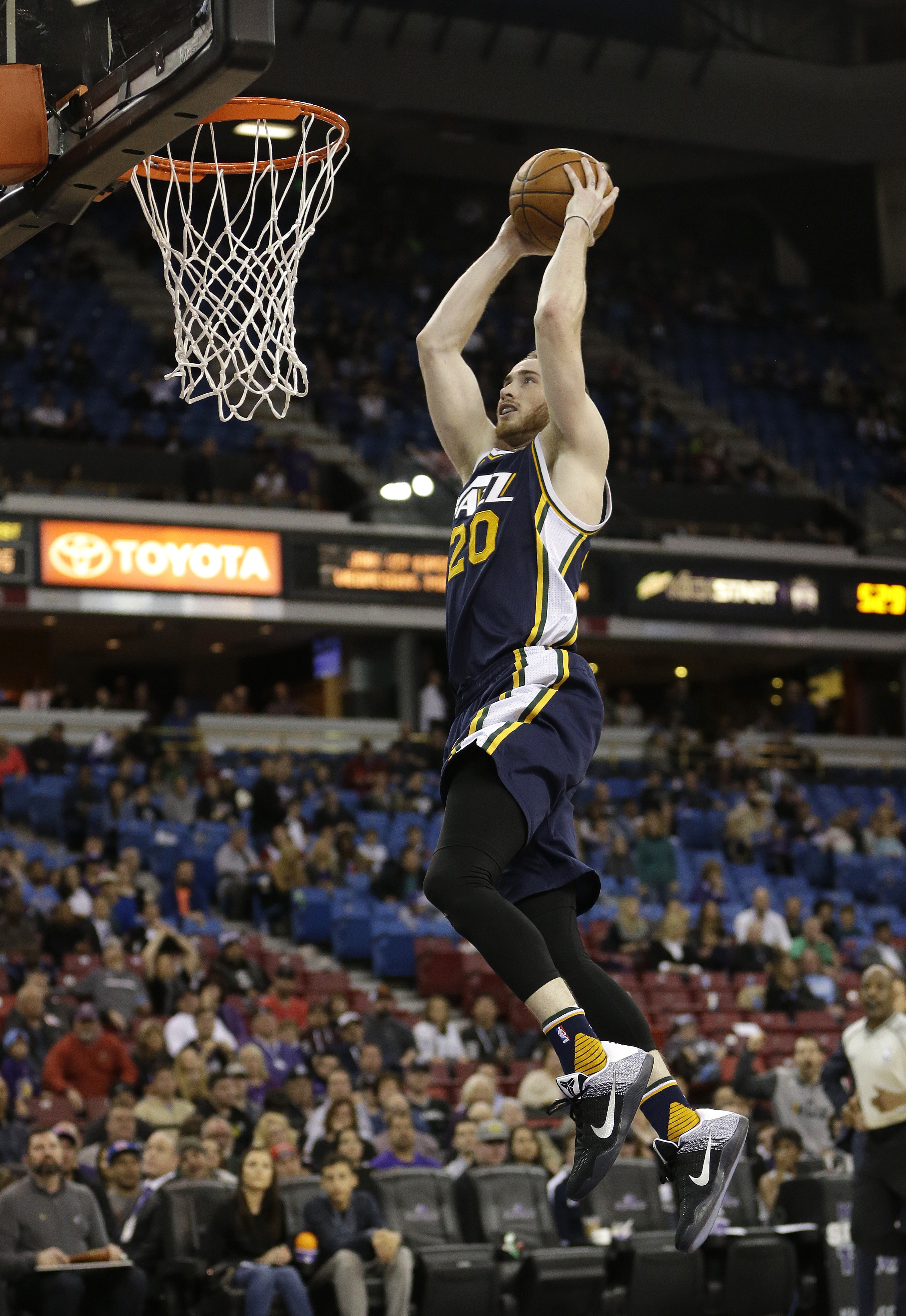 Utah Jazz forward Gordon Hayward out with foot injury