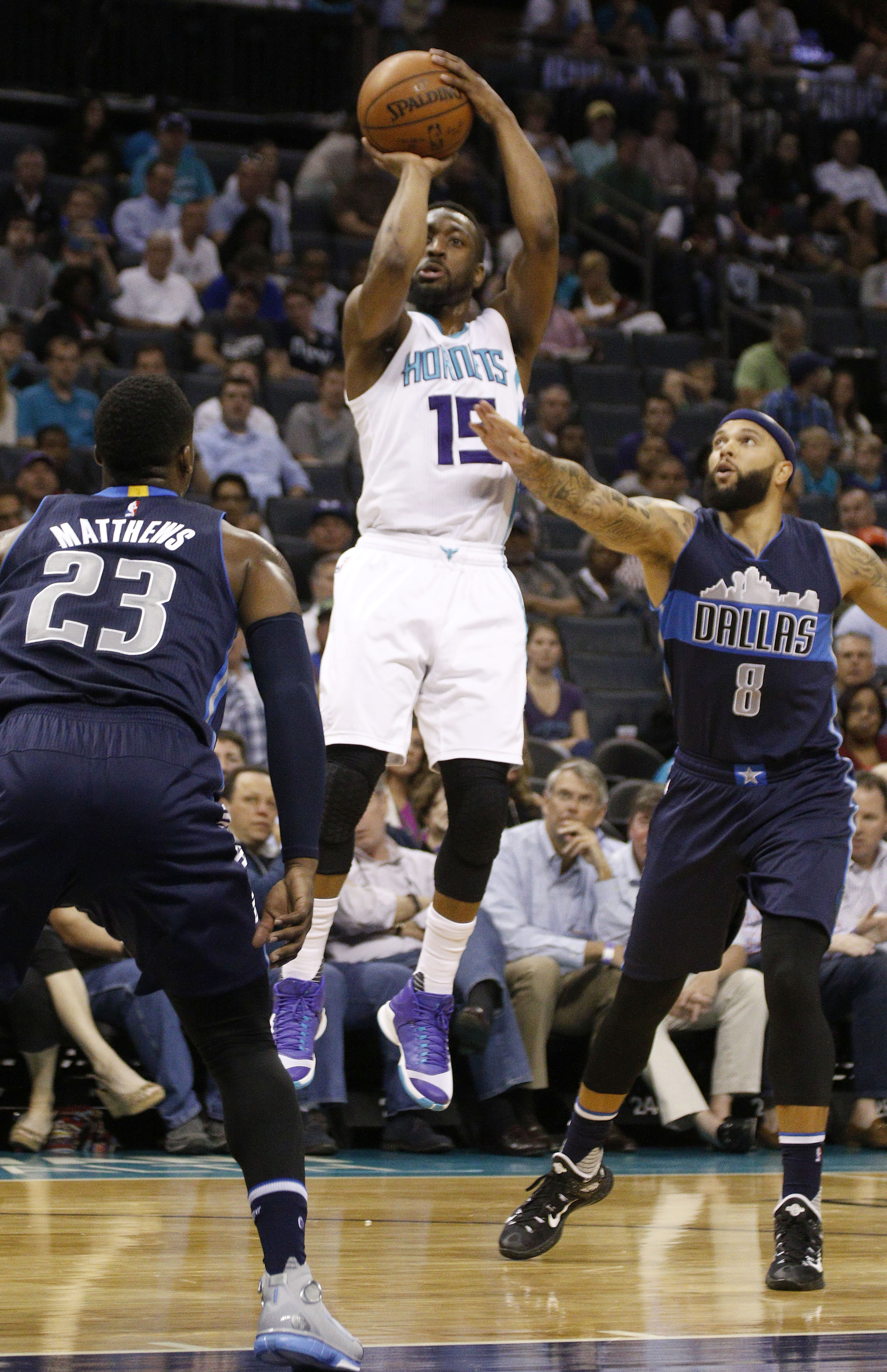 Parsons, Mavs end Hornets' 7-game win streak, 107-96