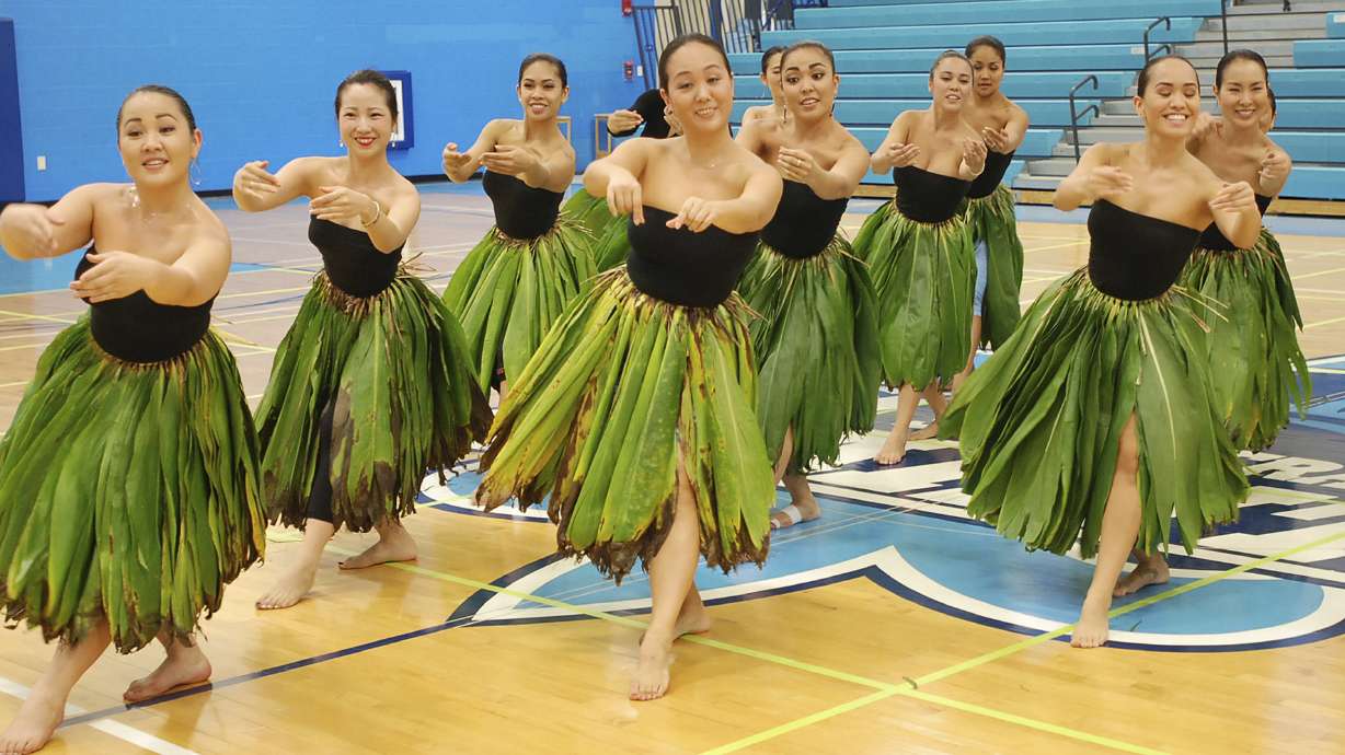 Hula competitors avoid iconic flower because of fungus