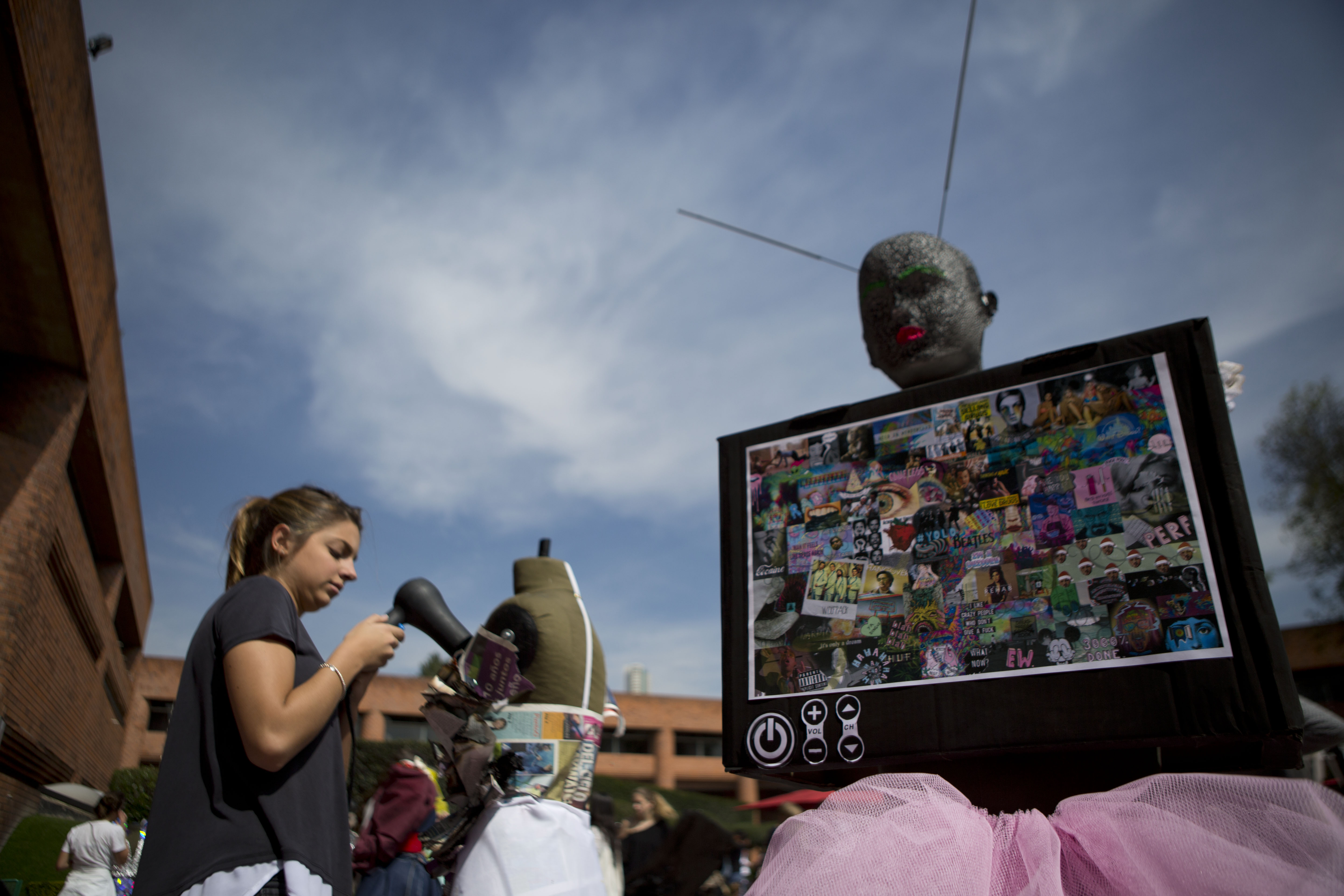 Students in Mexico design "narco" fashion show