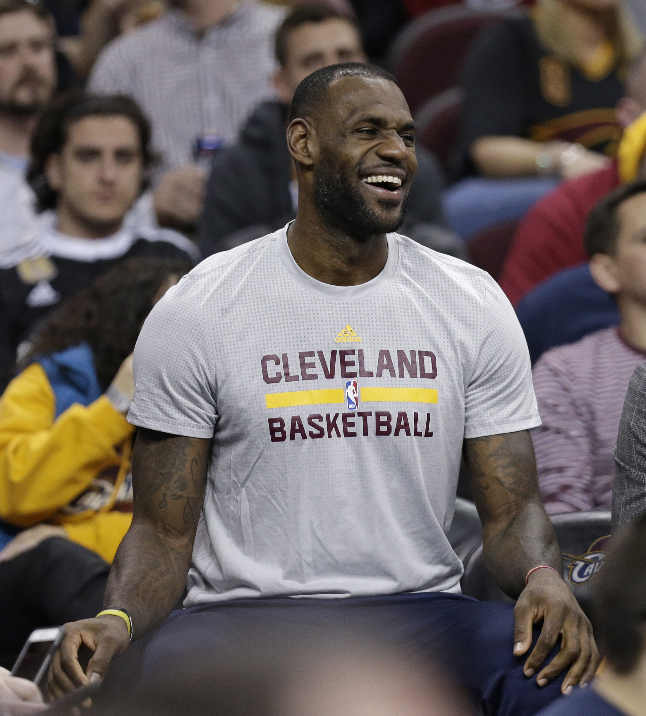 Irving leads LeBron-less Cavaliers over Mavericks 99-98