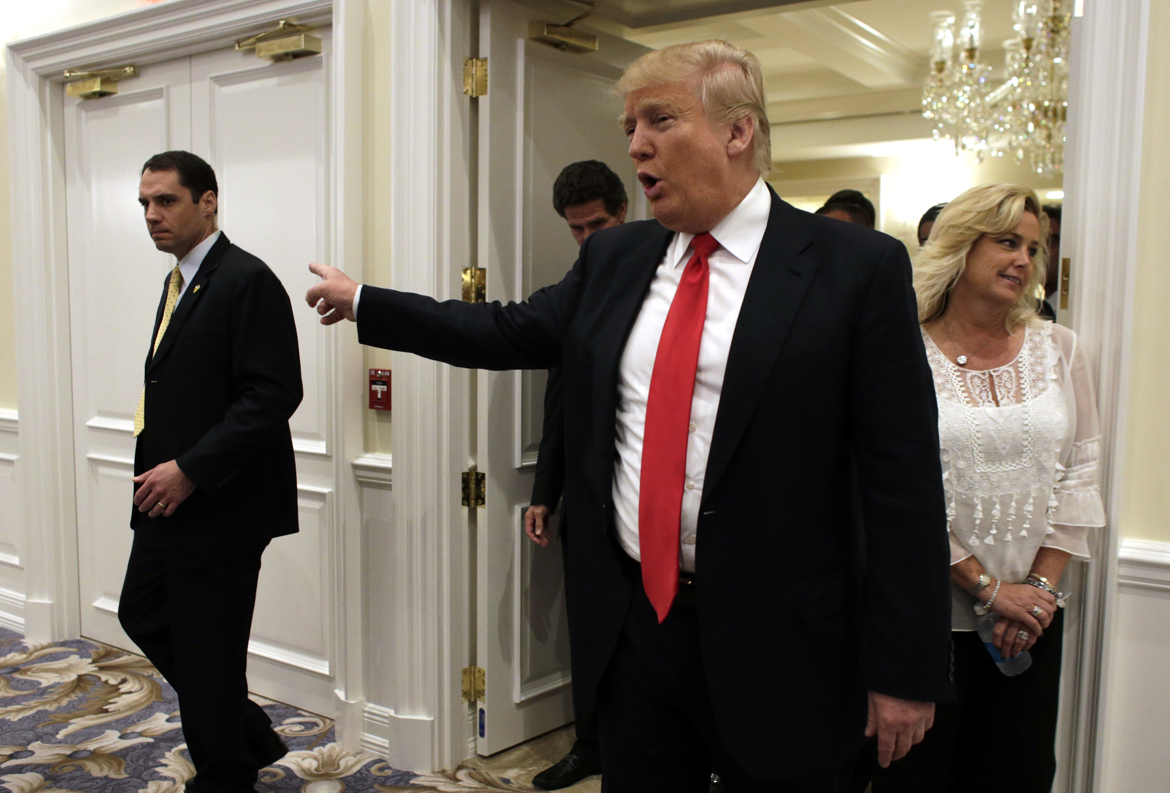 Trump intermingling business with politics as he campaigns