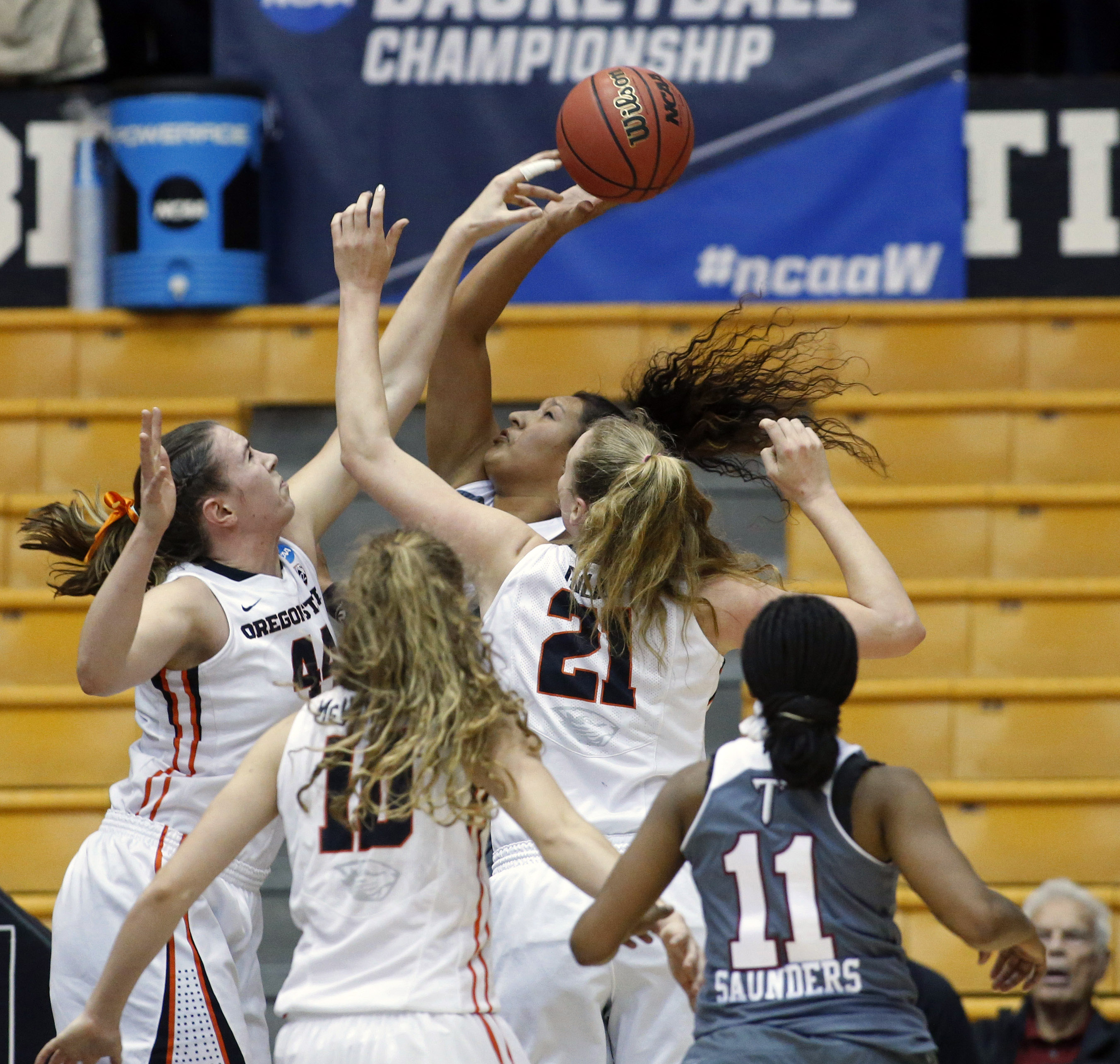 Hamblin powers Oregon State past Troy 73-31