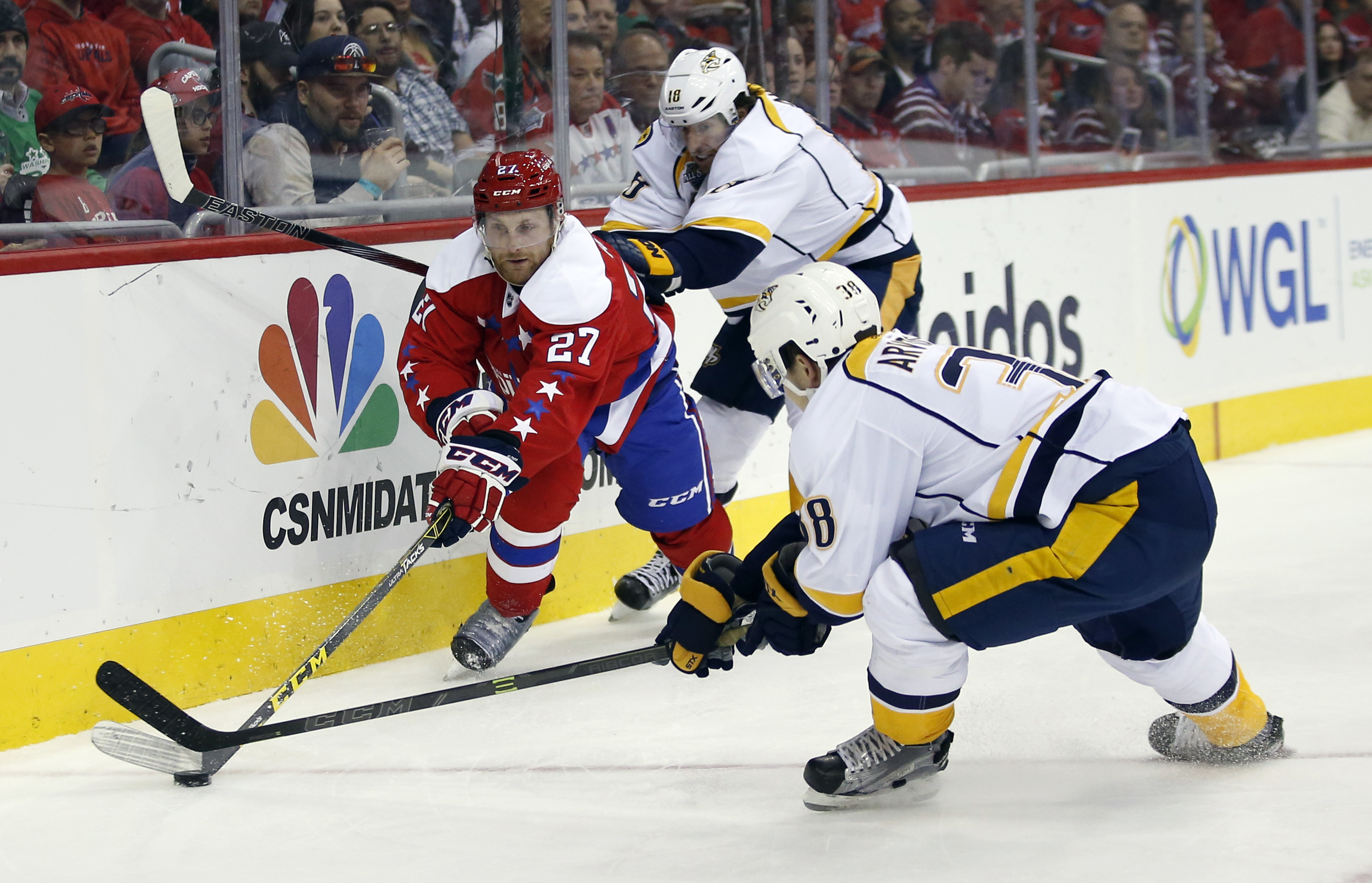 Kuznetsov's passing fancy helps Capitals beat Predators 4-1
