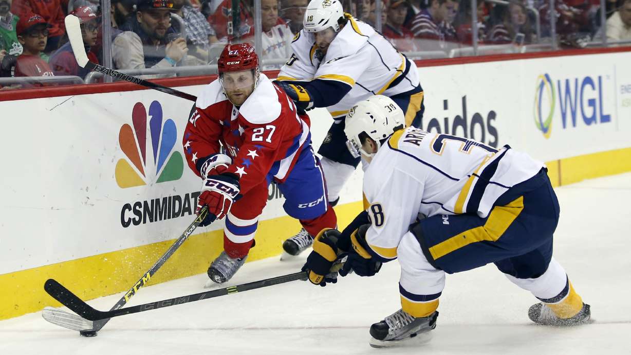 Kuznetsov's passing fancy helps Capitals beat Predators 4-1